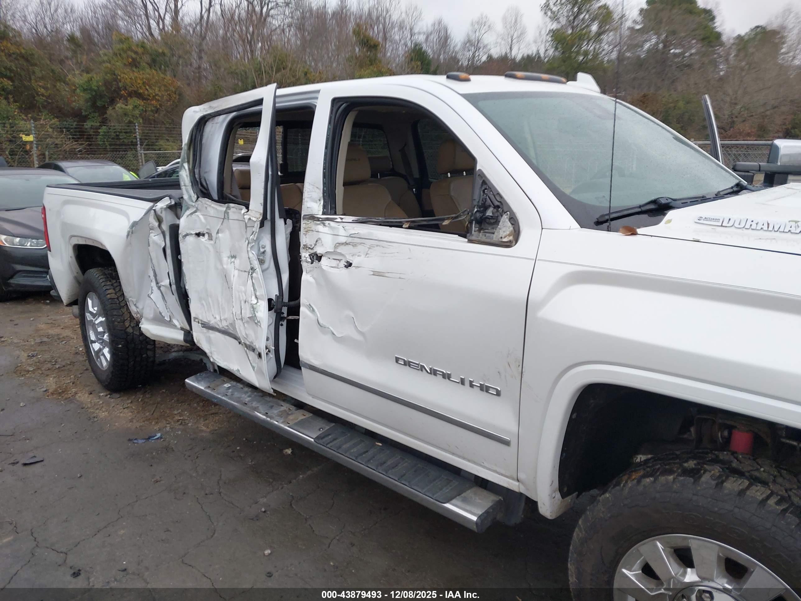 GMC SIERRA image 6