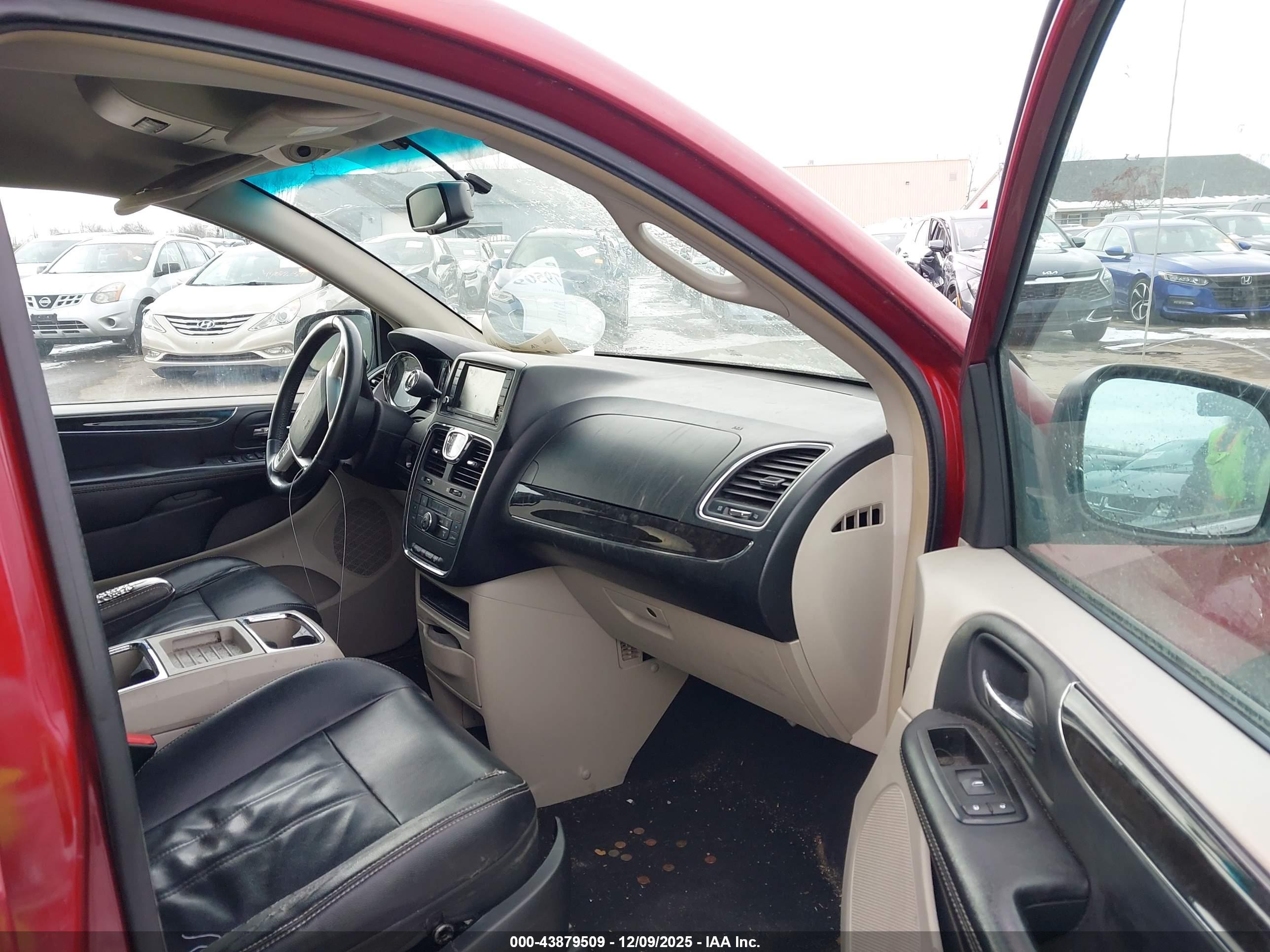 CHRYSLER TOWN image 5