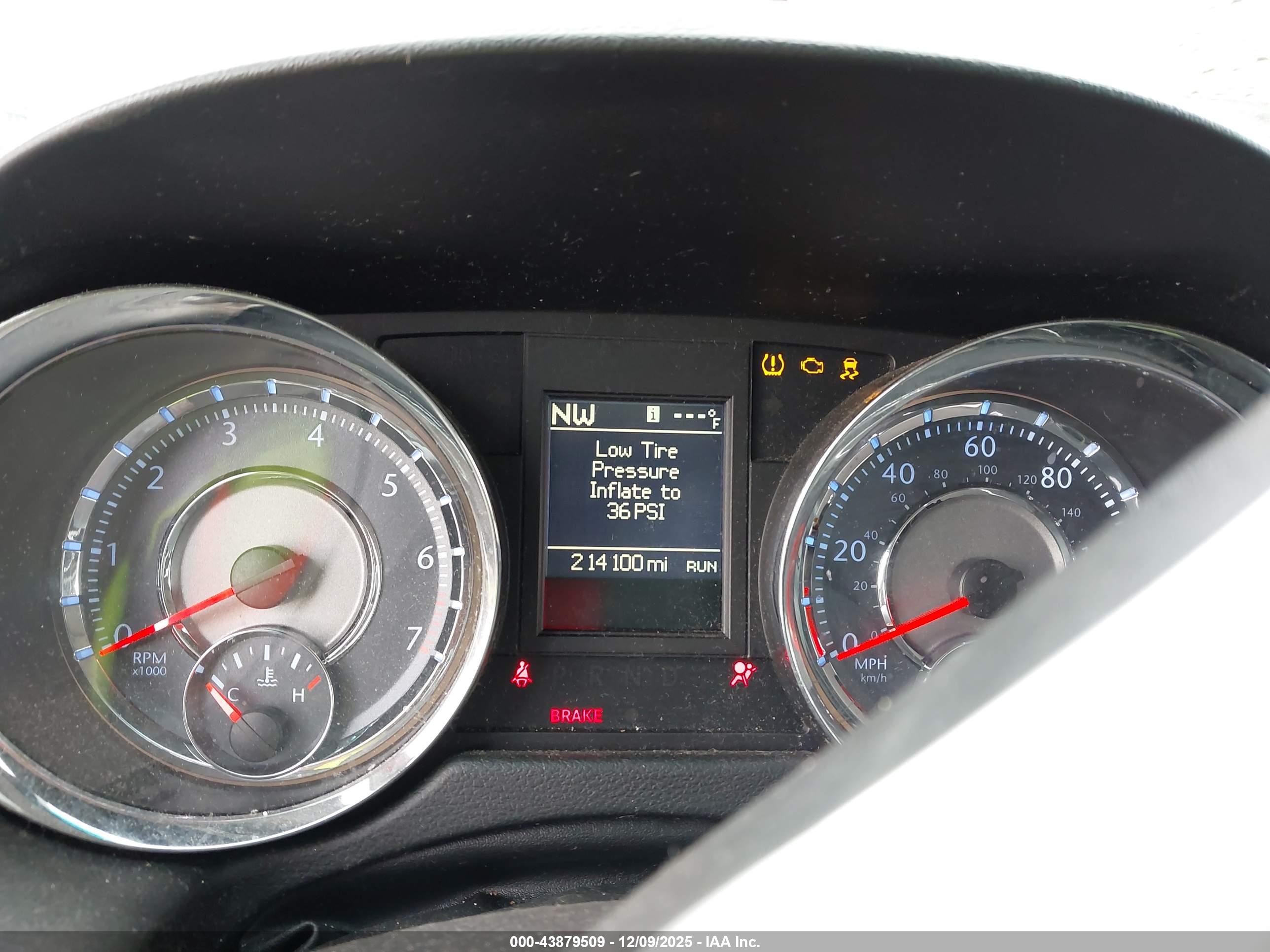 CHRYSLER TOWN image 7
