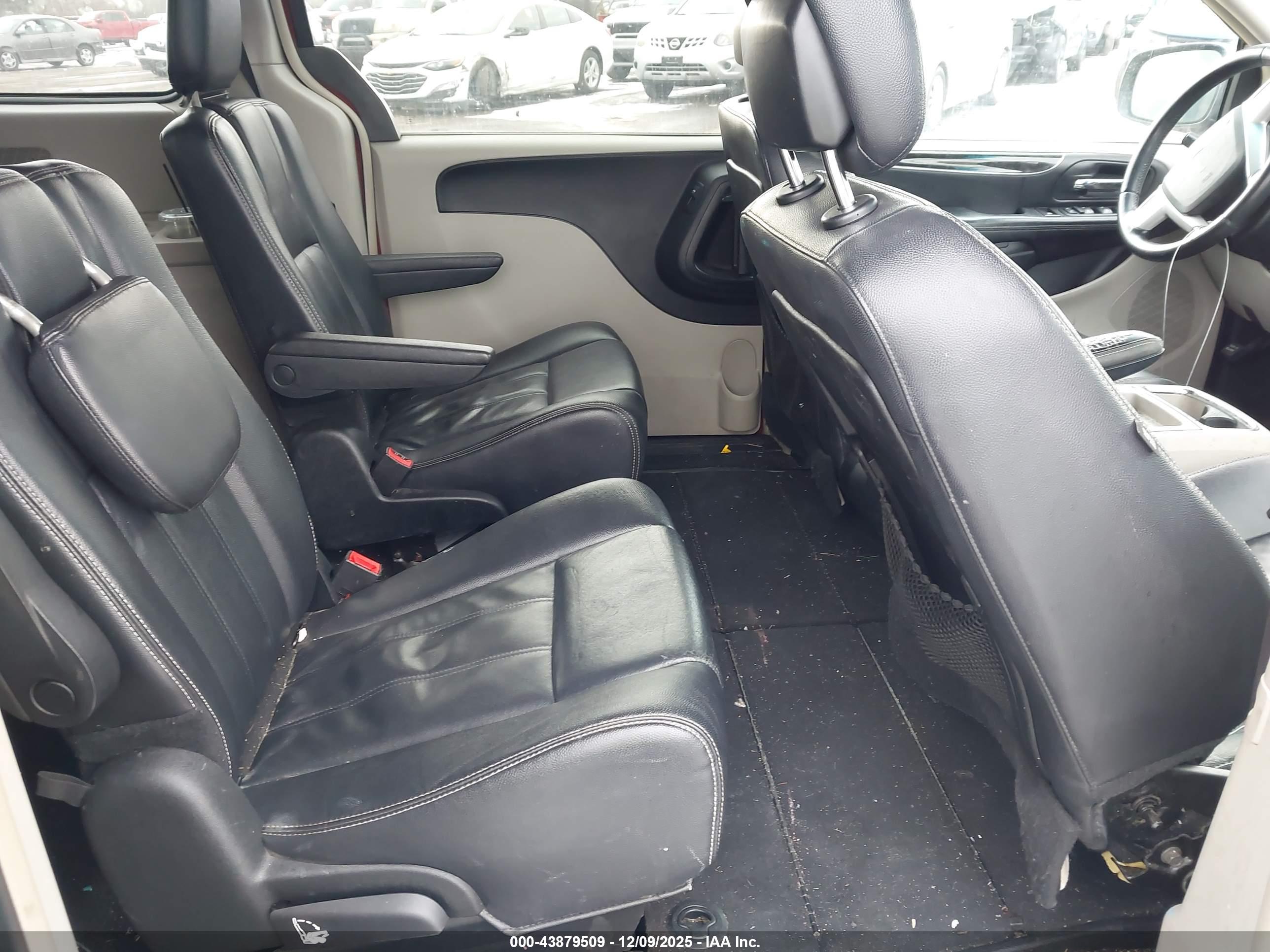 CHRYSLER TOWN image 8