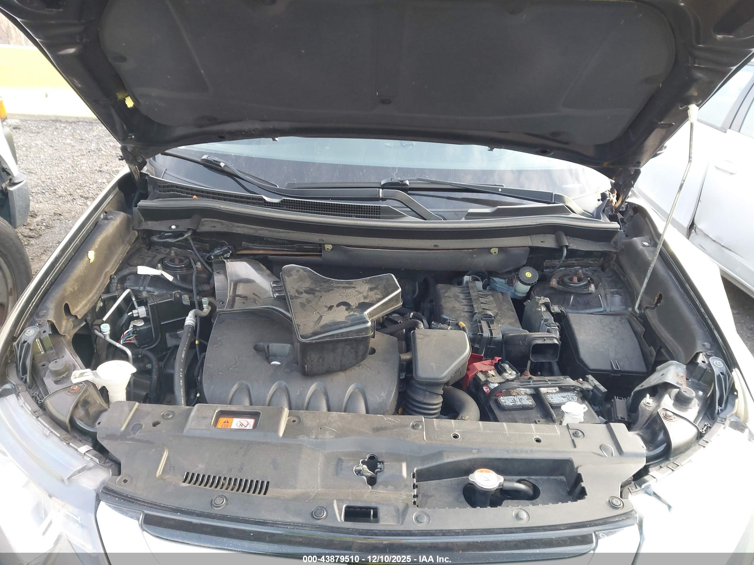 MITSUBISHI OUTLANDER image 10