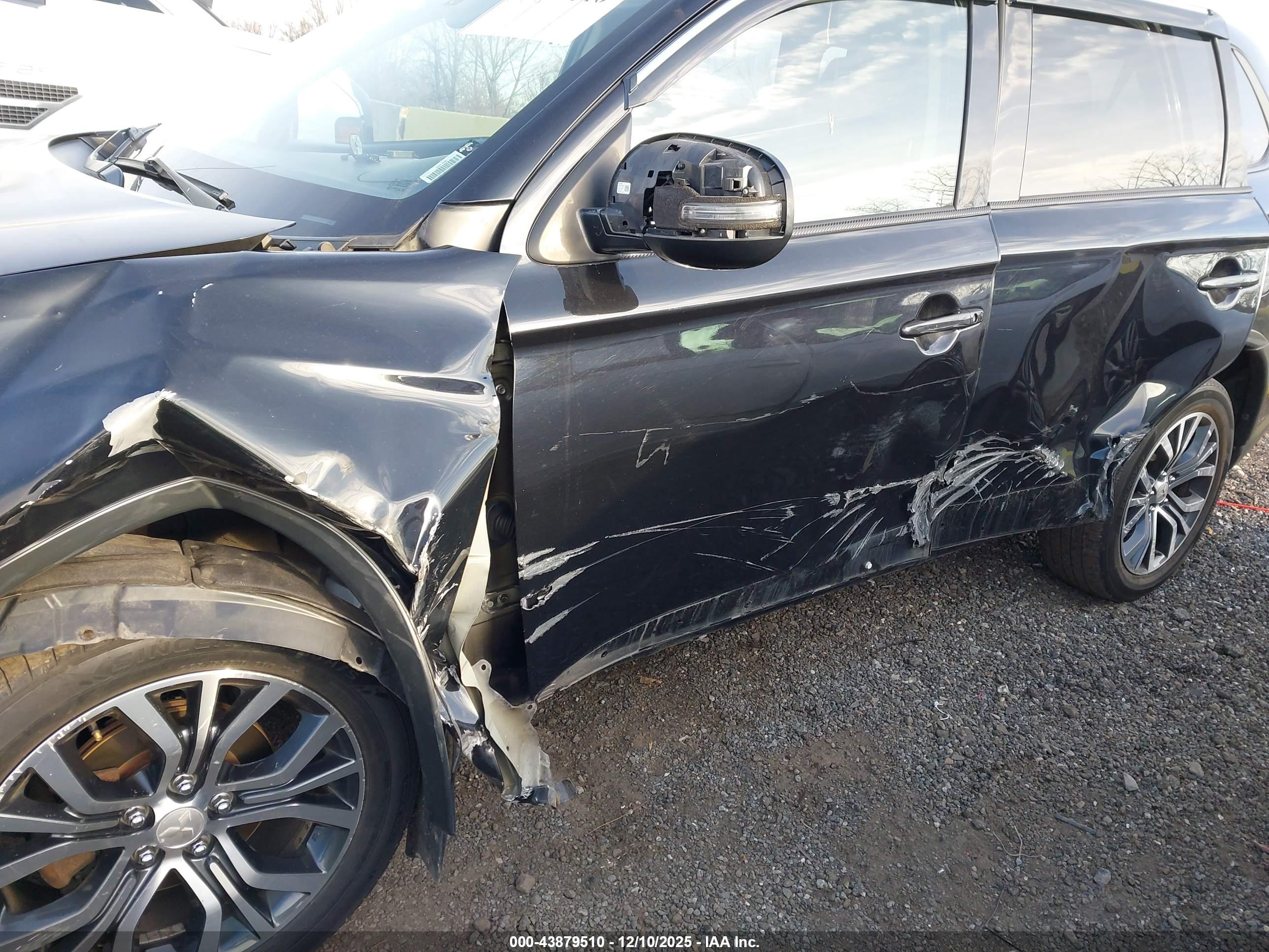 MITSUBISHI OUTLANDER image 6