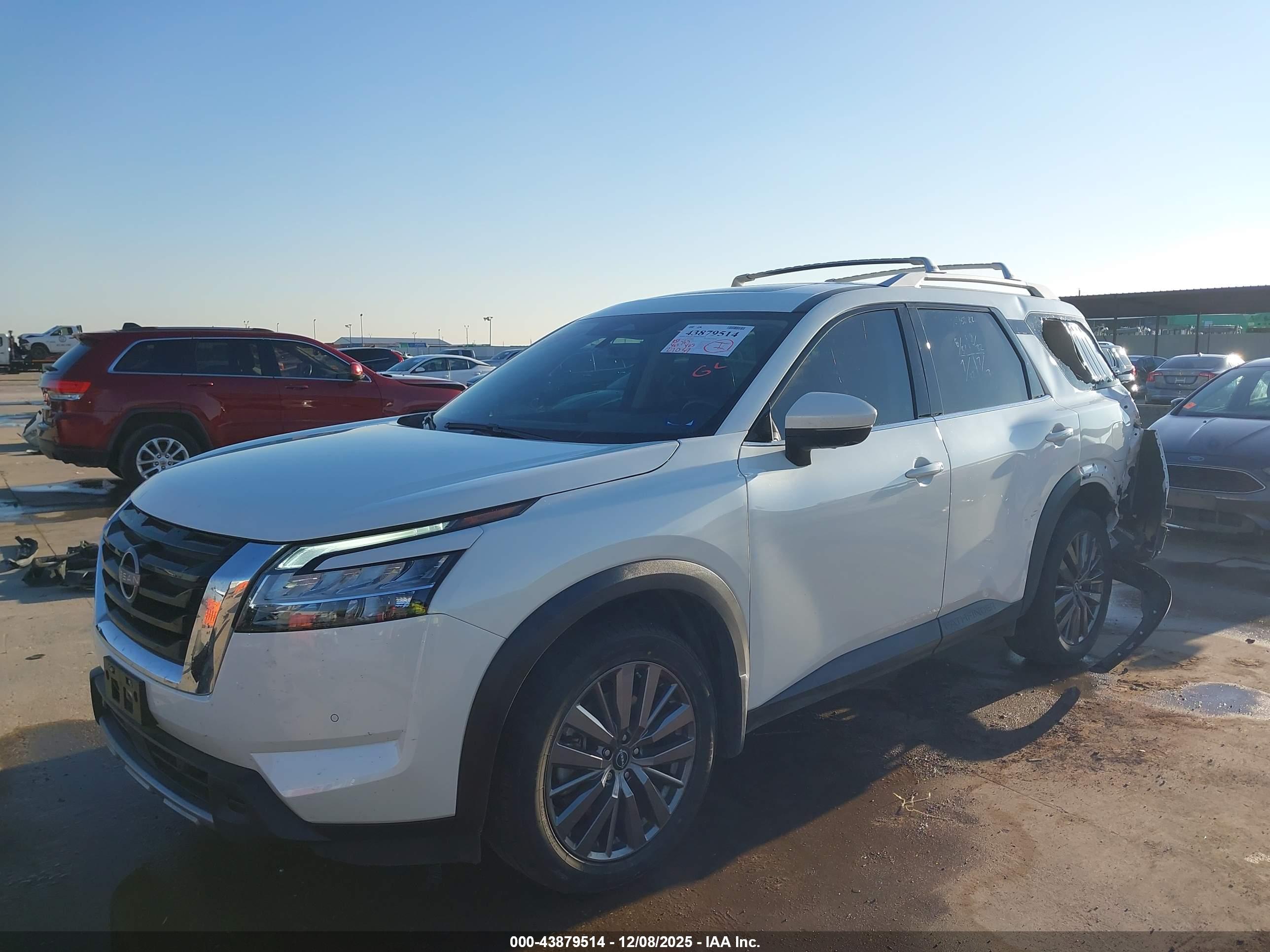 NISSAN PATHFINDER image 2