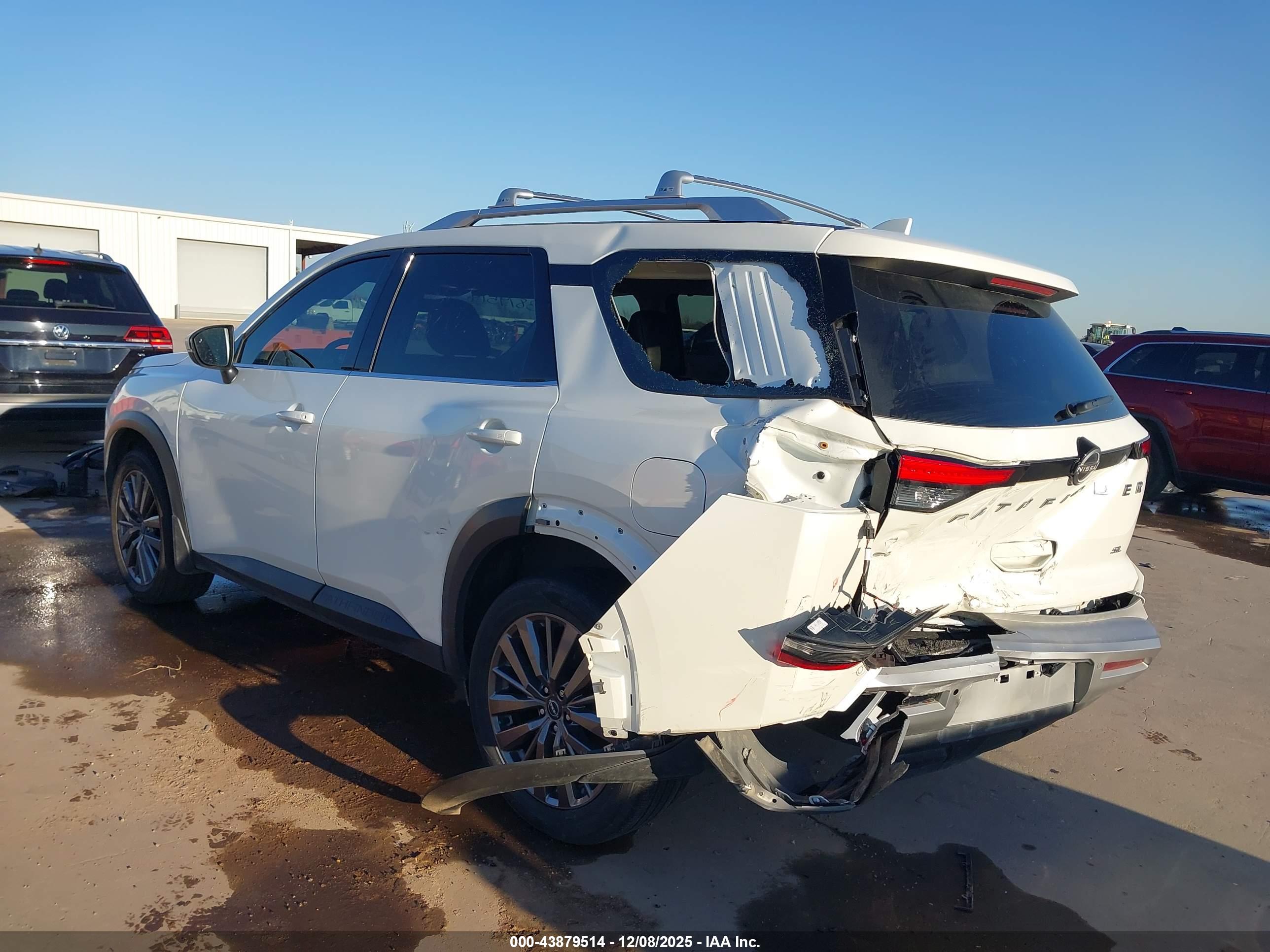 NISSAN PATHFINDER image 3