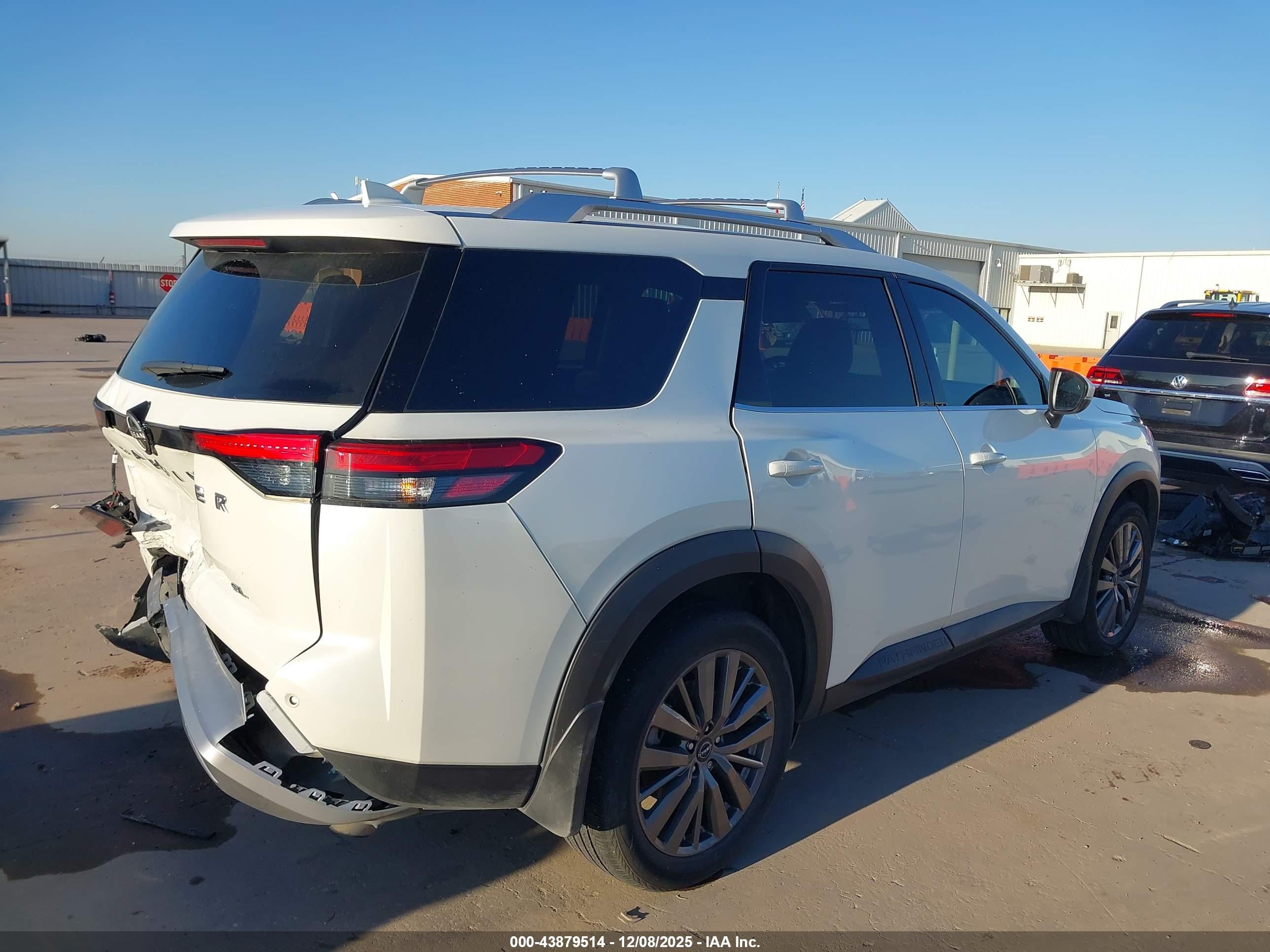 NISSAN PATHFINDER image 4