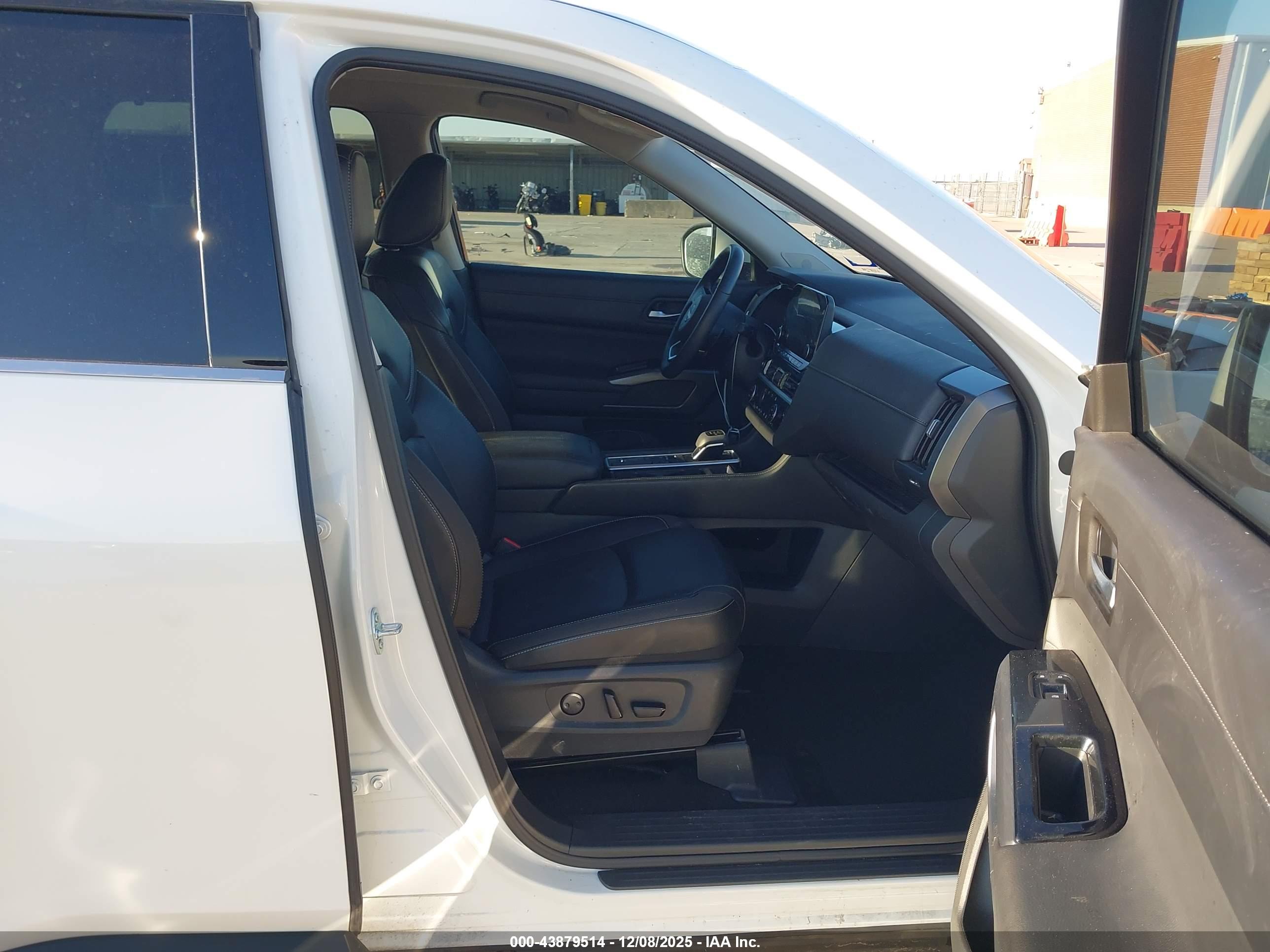 NISSAN PATHFINDER image 5