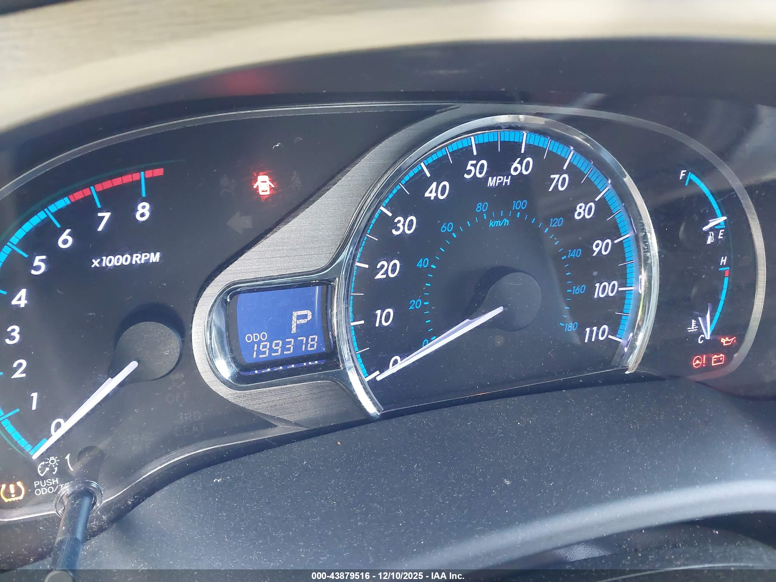 TOYOTA SIENNA image 7