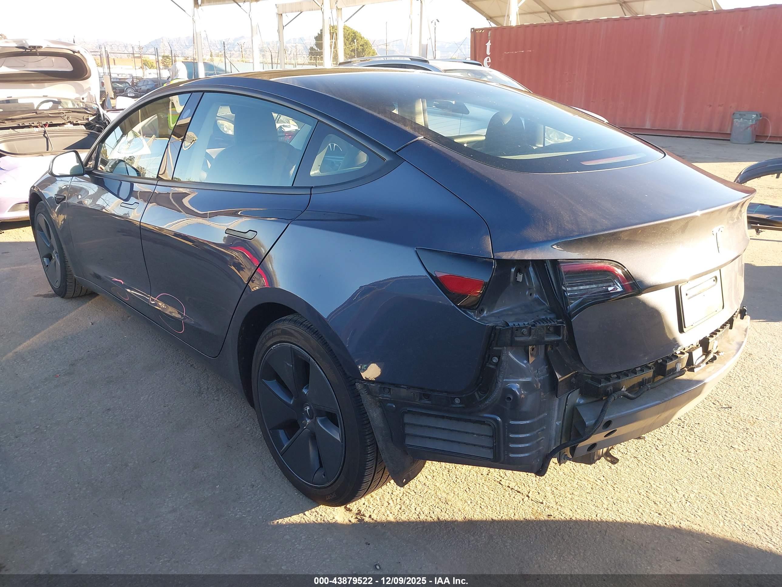 TESLA MODEL image 3