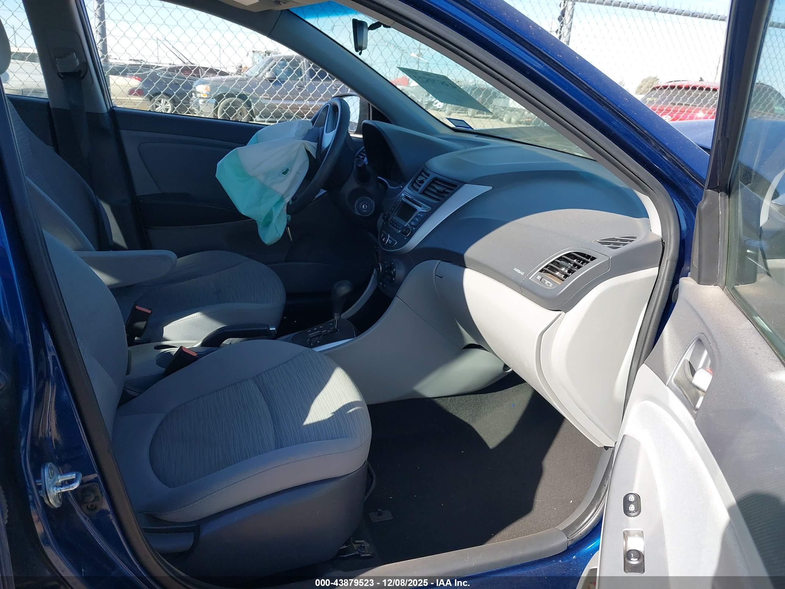HYUNDAI ACCENT image 5