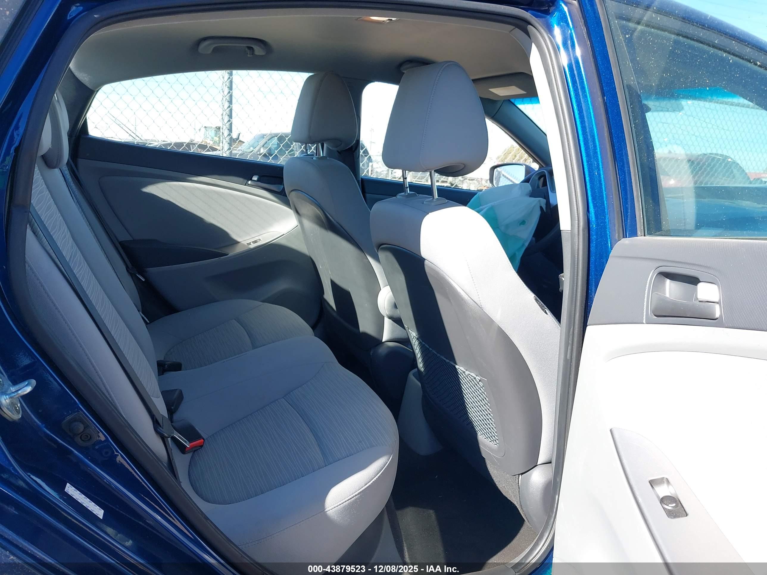 HYUNDAI ACCENT image 8
