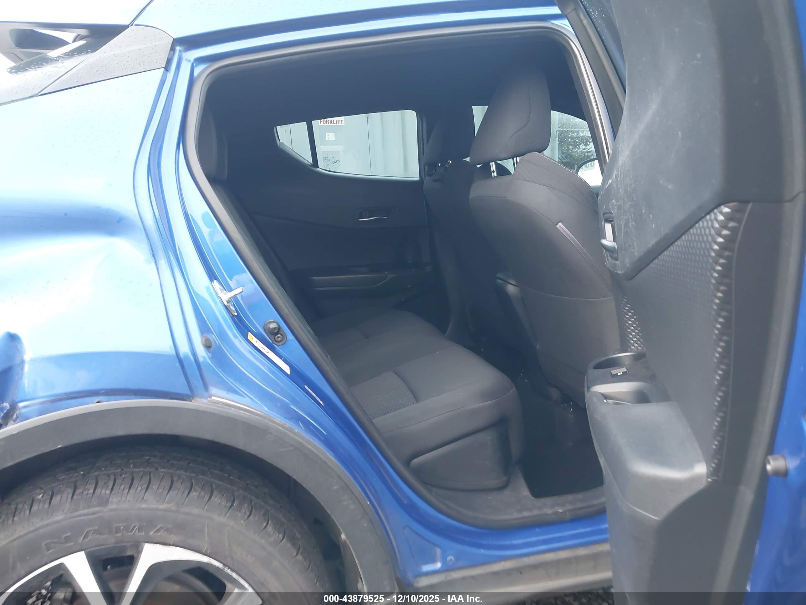 TOYOTA C-HR image 8