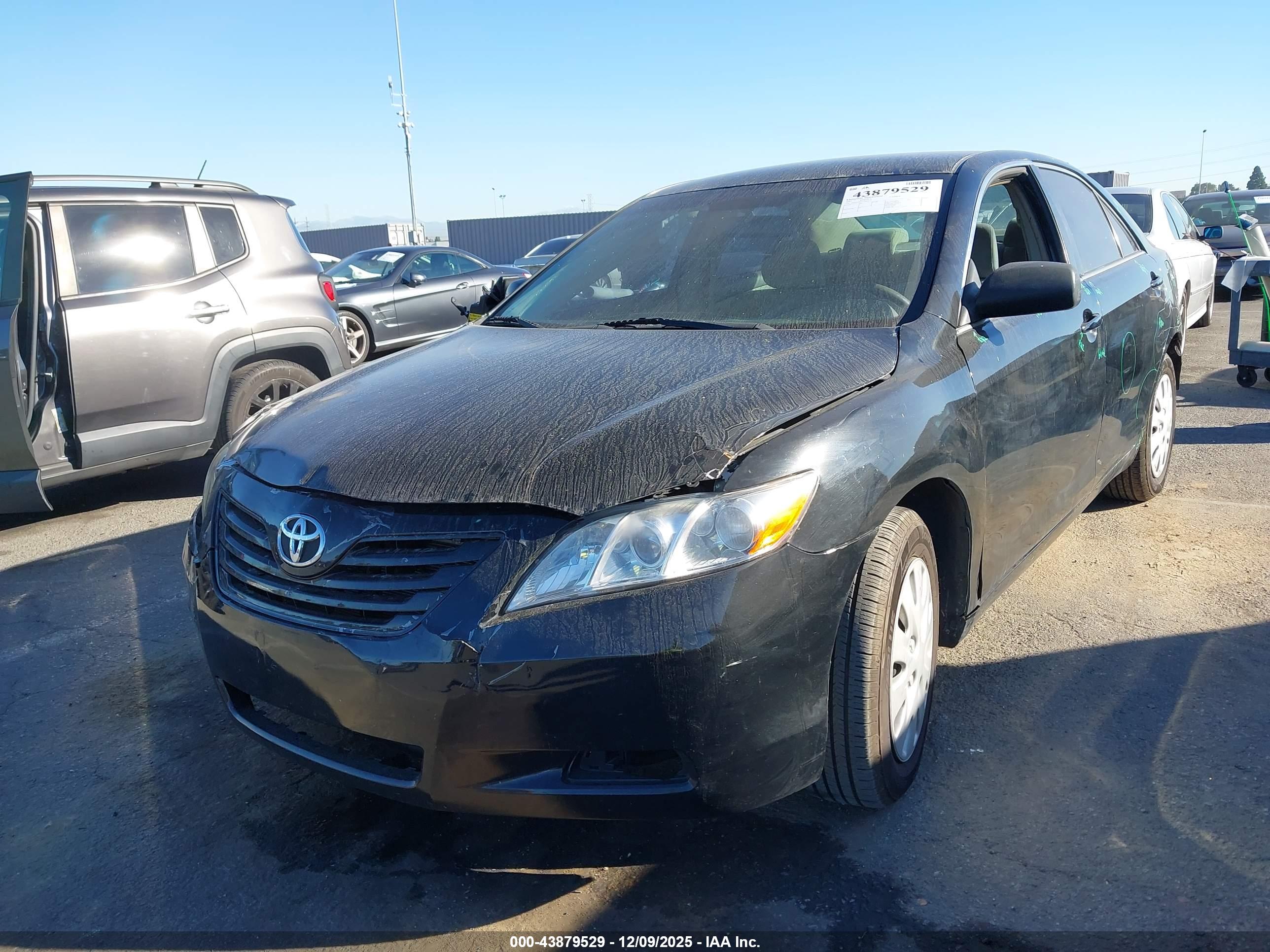 TOYOTA CAMRY image 2