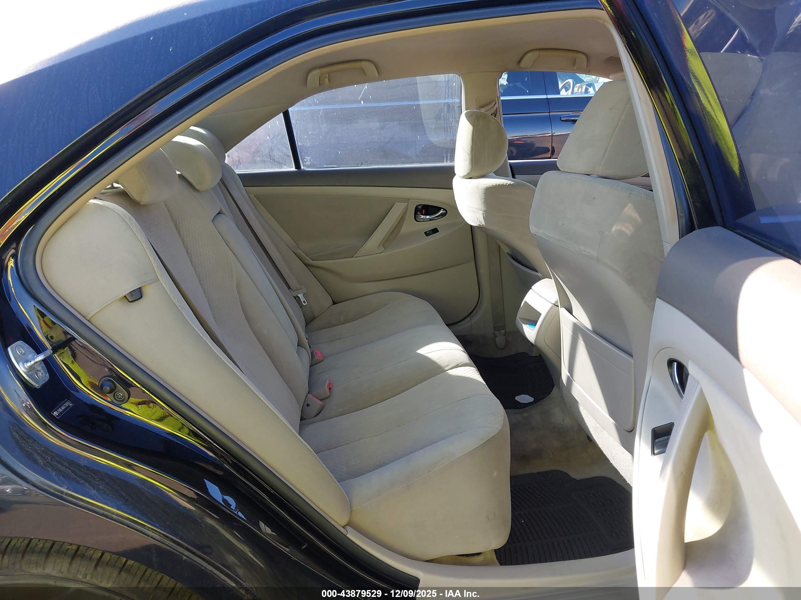 TOYOTA CAMRY image 8