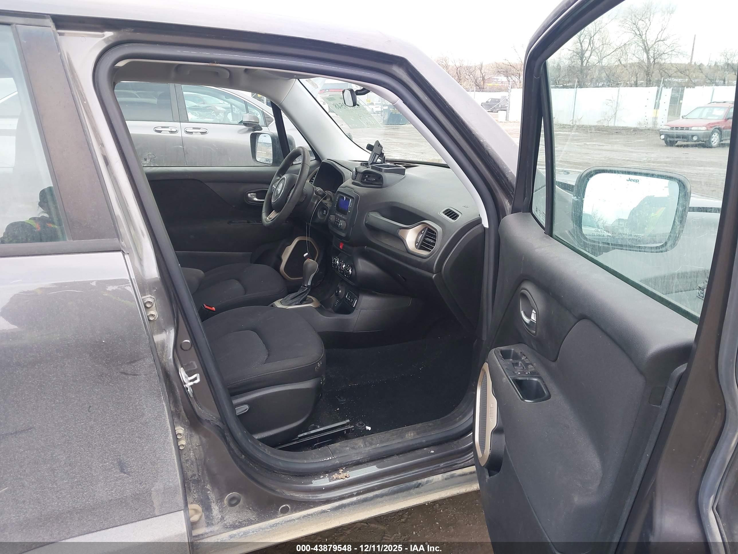 JEEP RENEGADE image 5