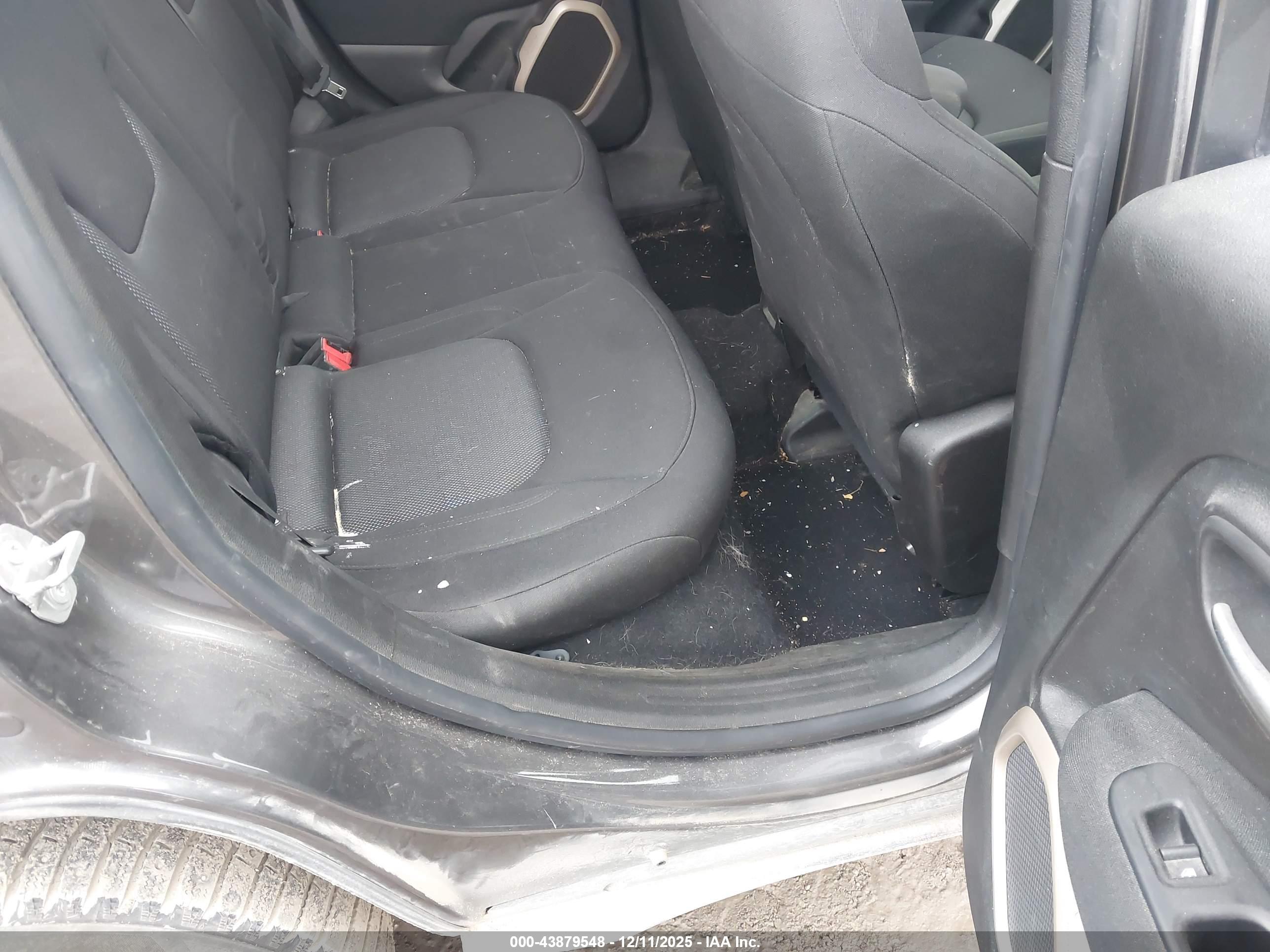 JEEP RENEGADE image 8