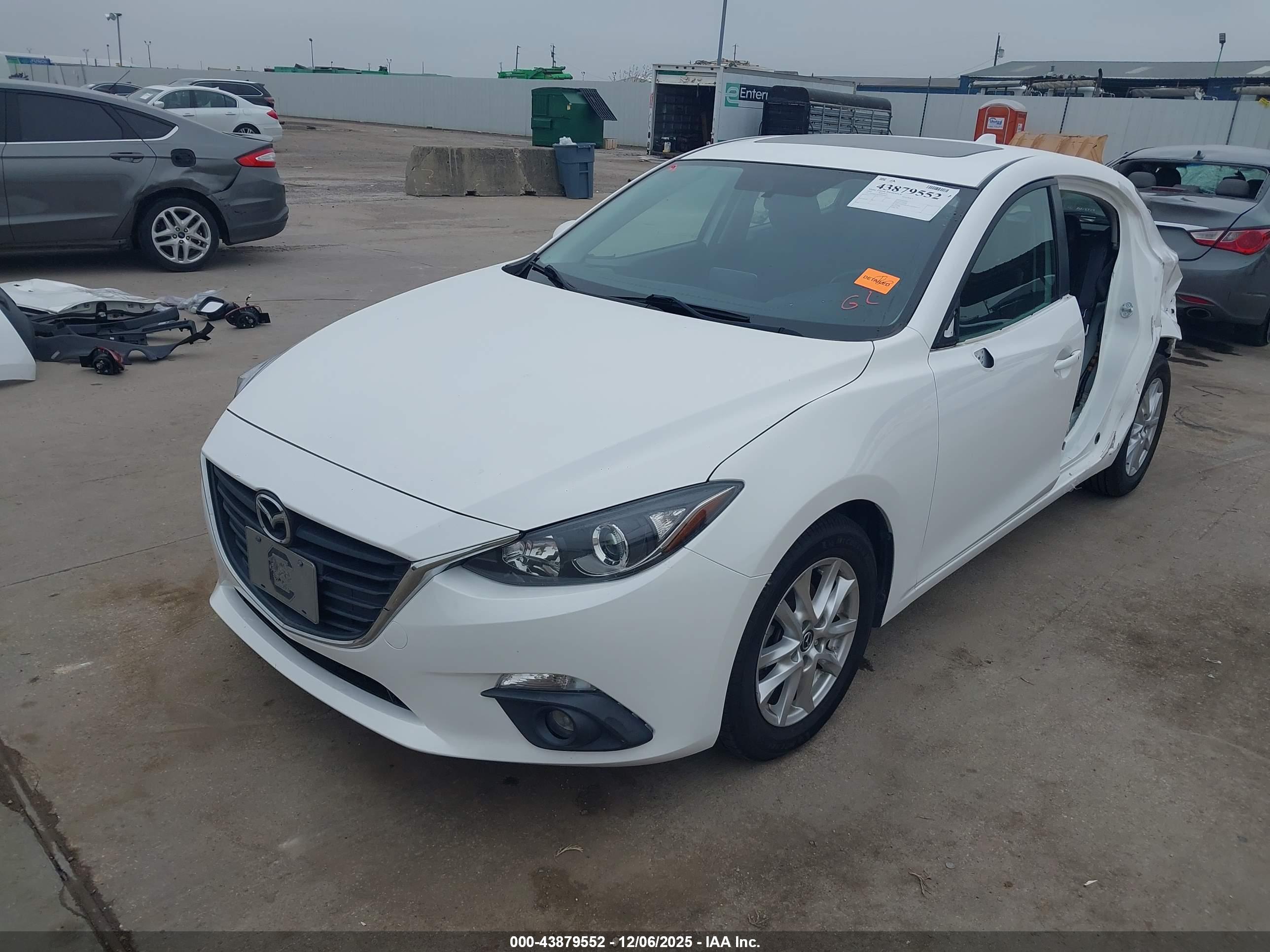 MAZDA MAZDA3 image 2