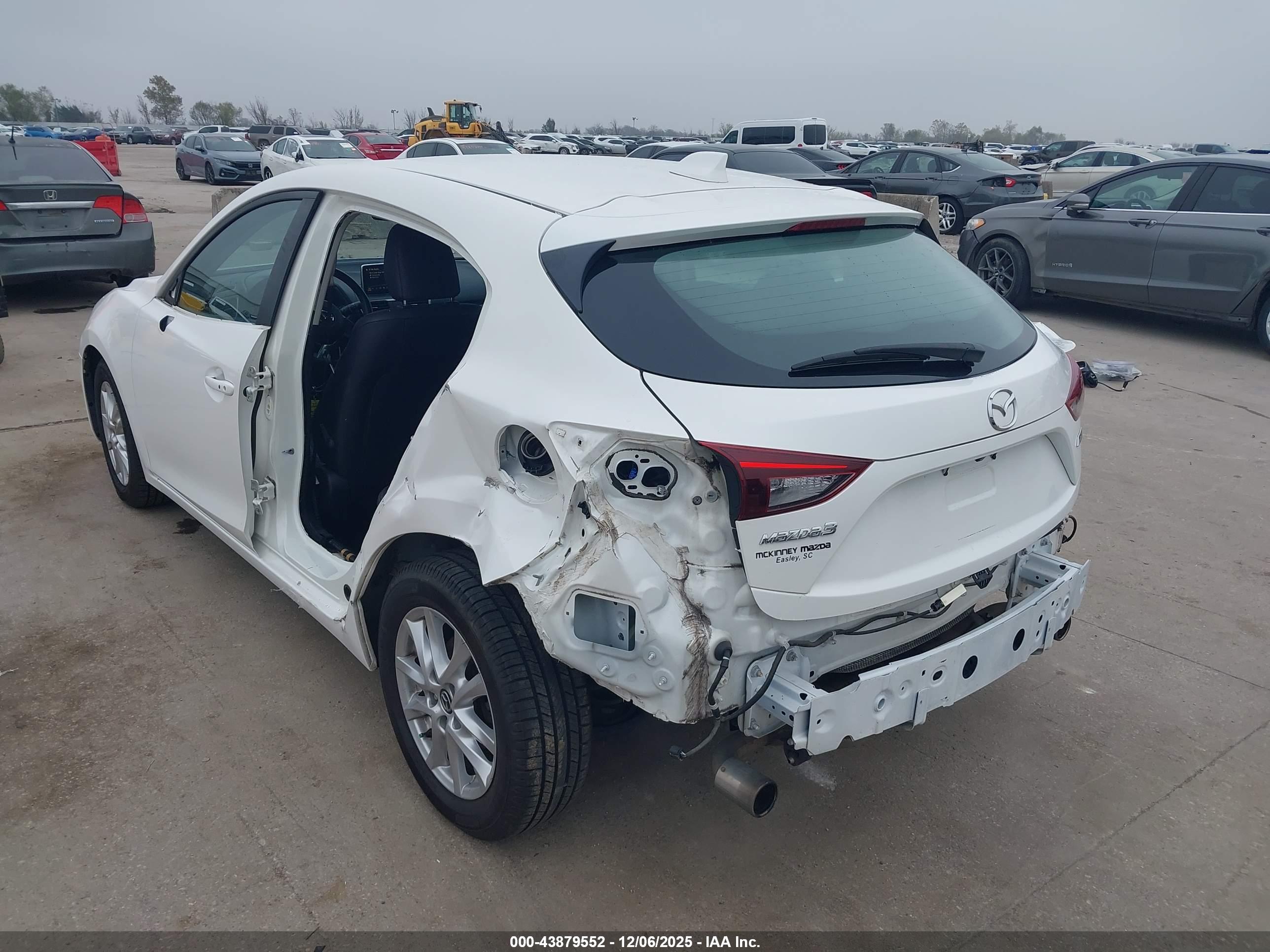 MAZDA MAZDA3 image 3