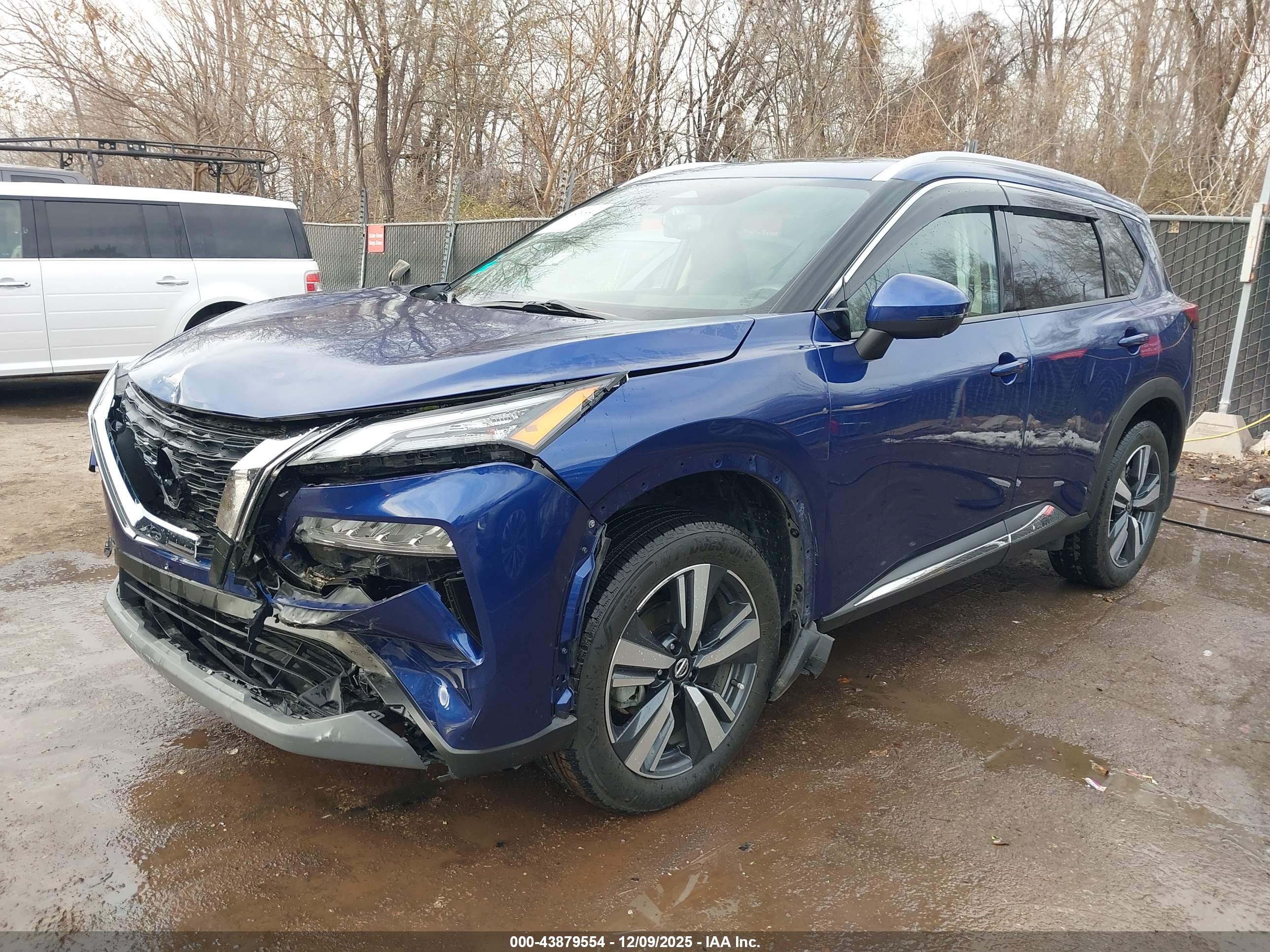 NISSAN ROGUE image 2