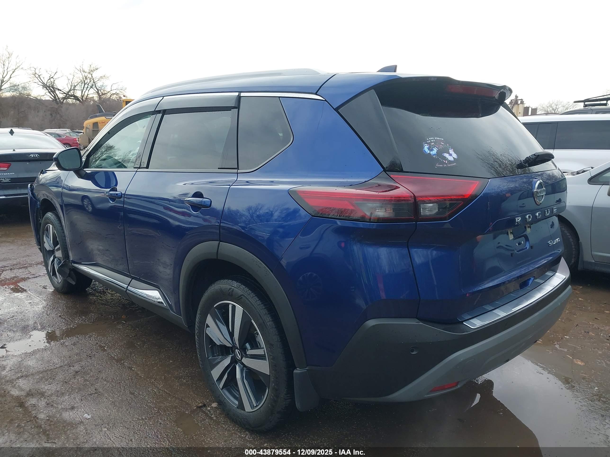 NISSAN ROGUE image 3