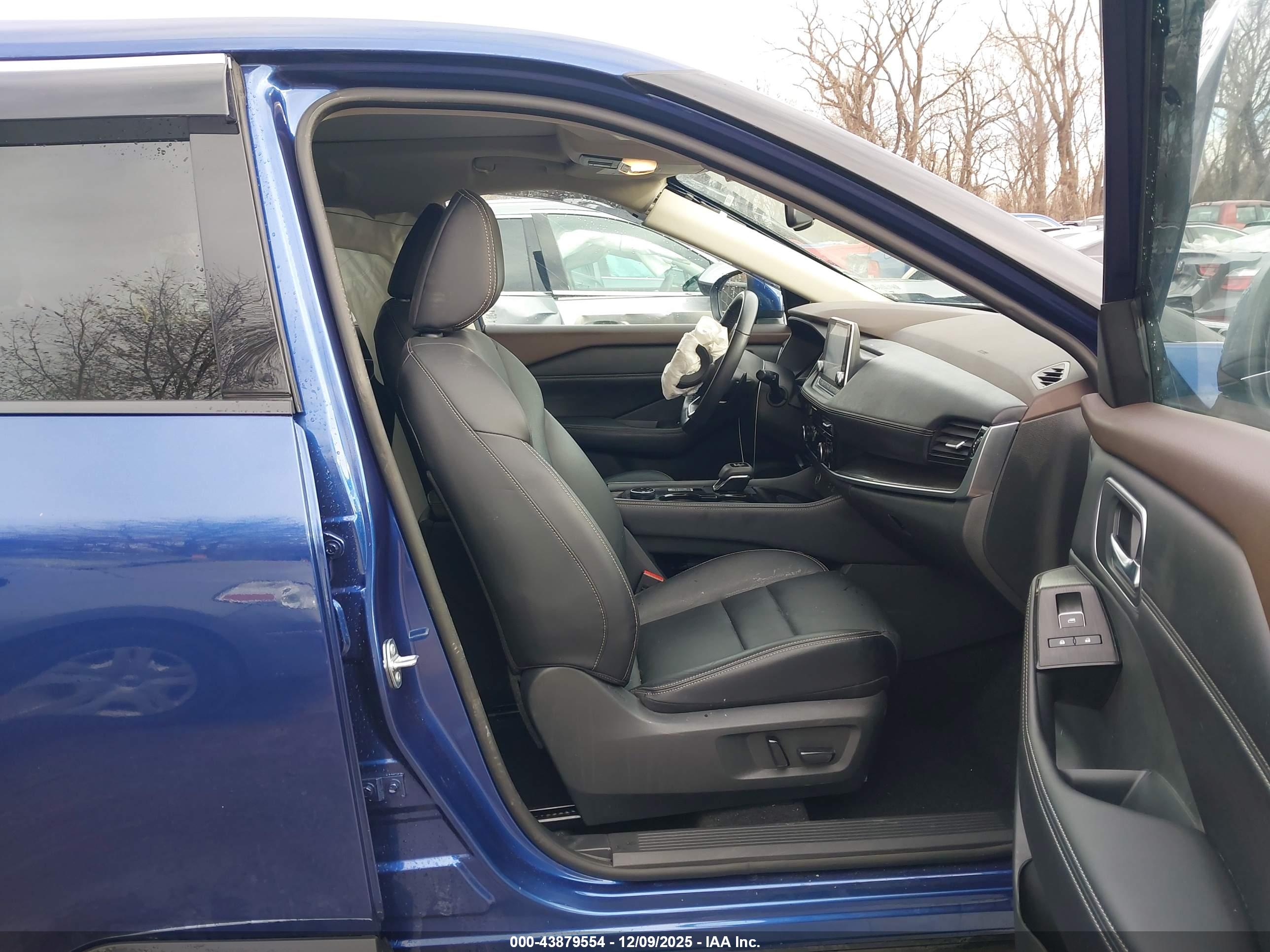 NISSAN ROGUE image 5