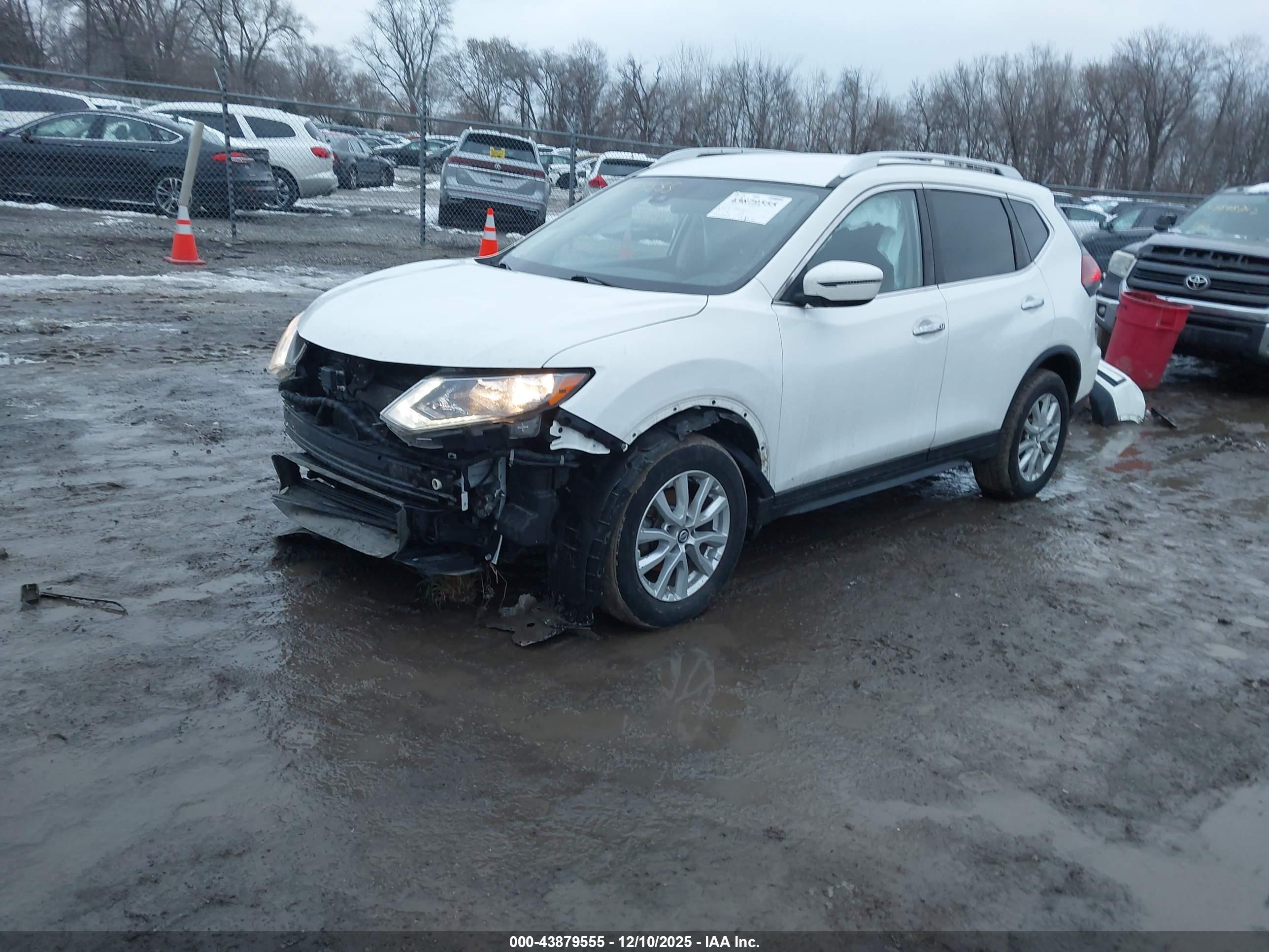 NISSAN ROGUE image 2