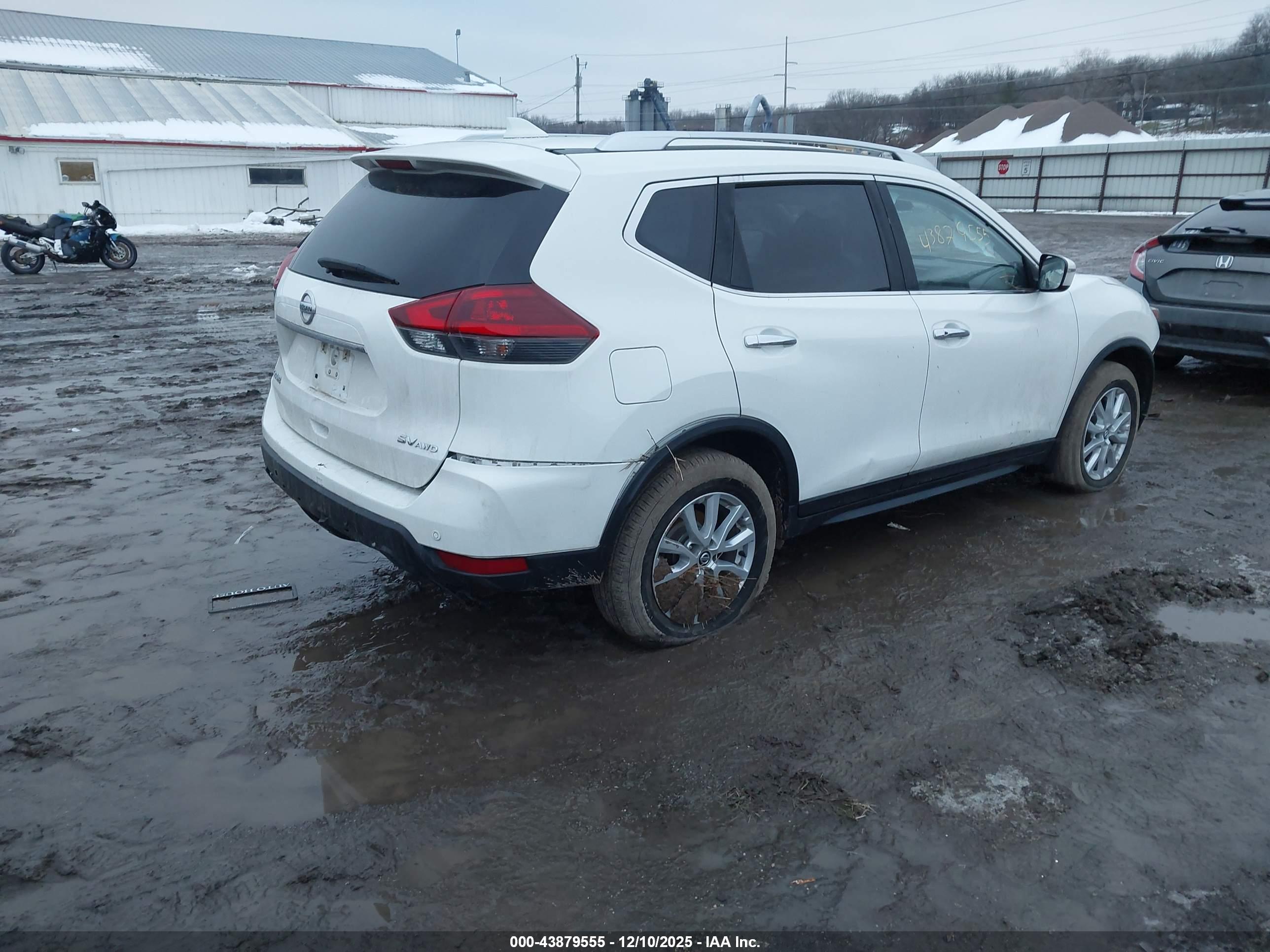 NISSAN ROGUE image 4