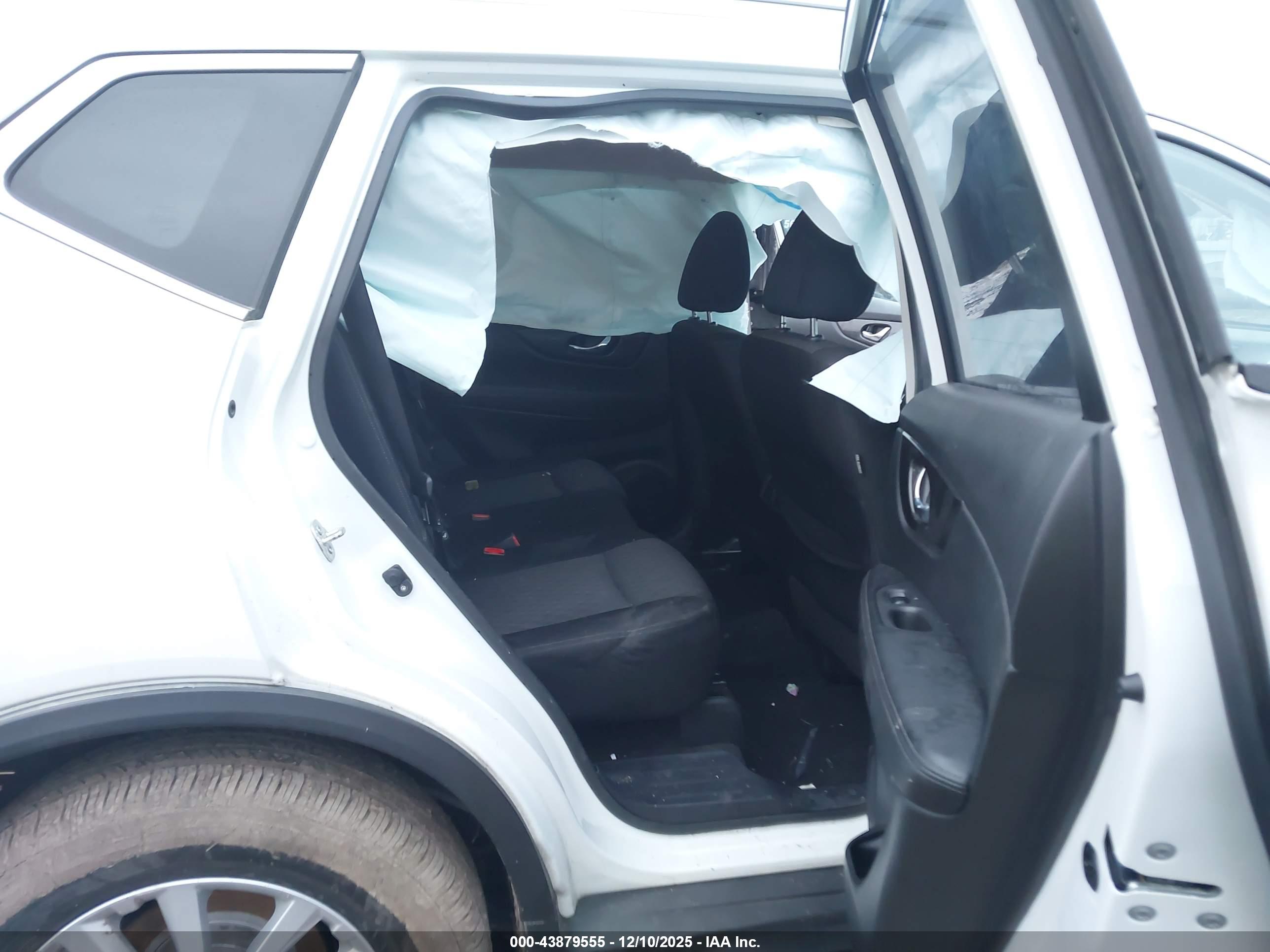NISSAN ROGUE image 8