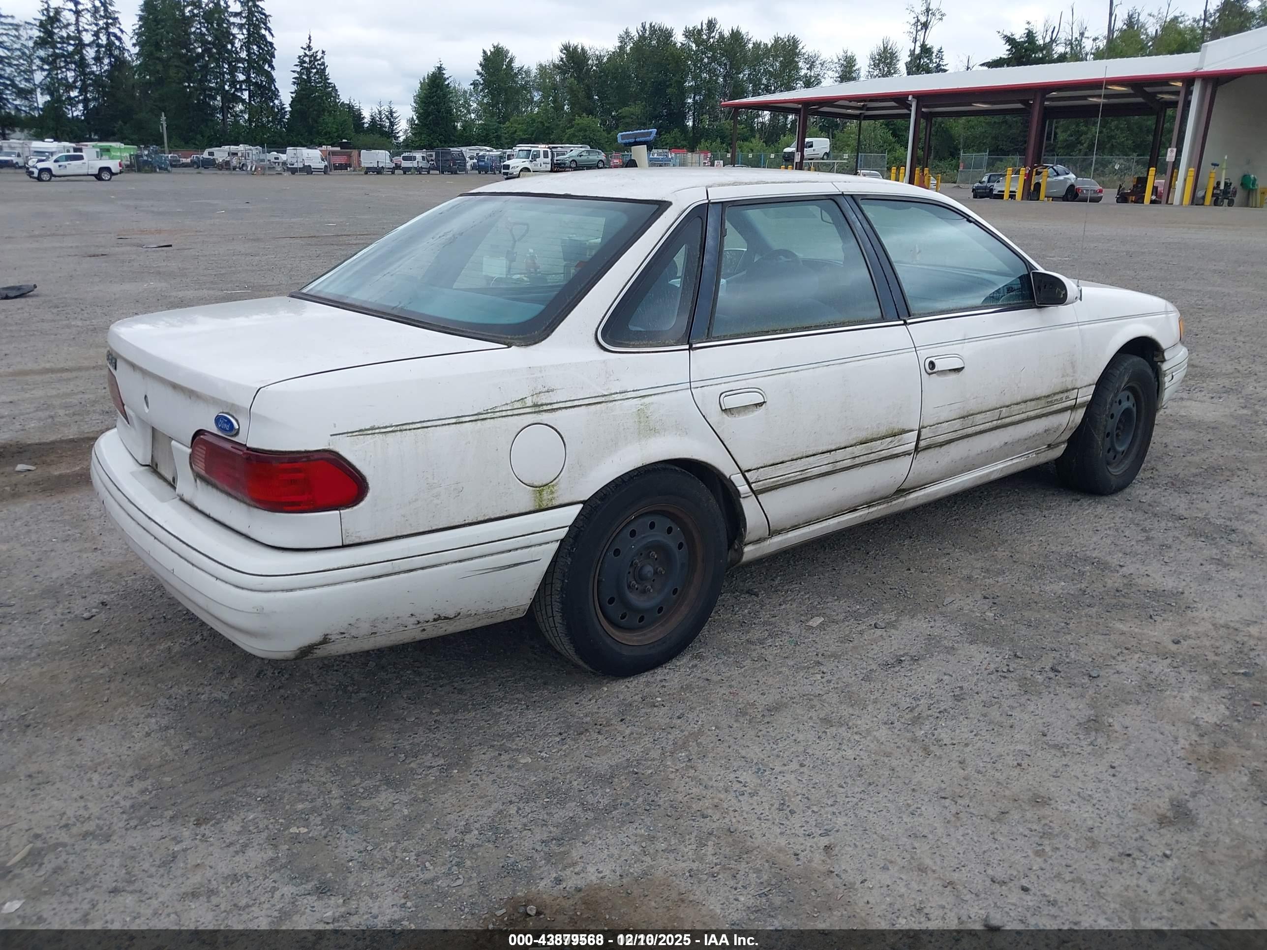 FORD TAURUS image 4