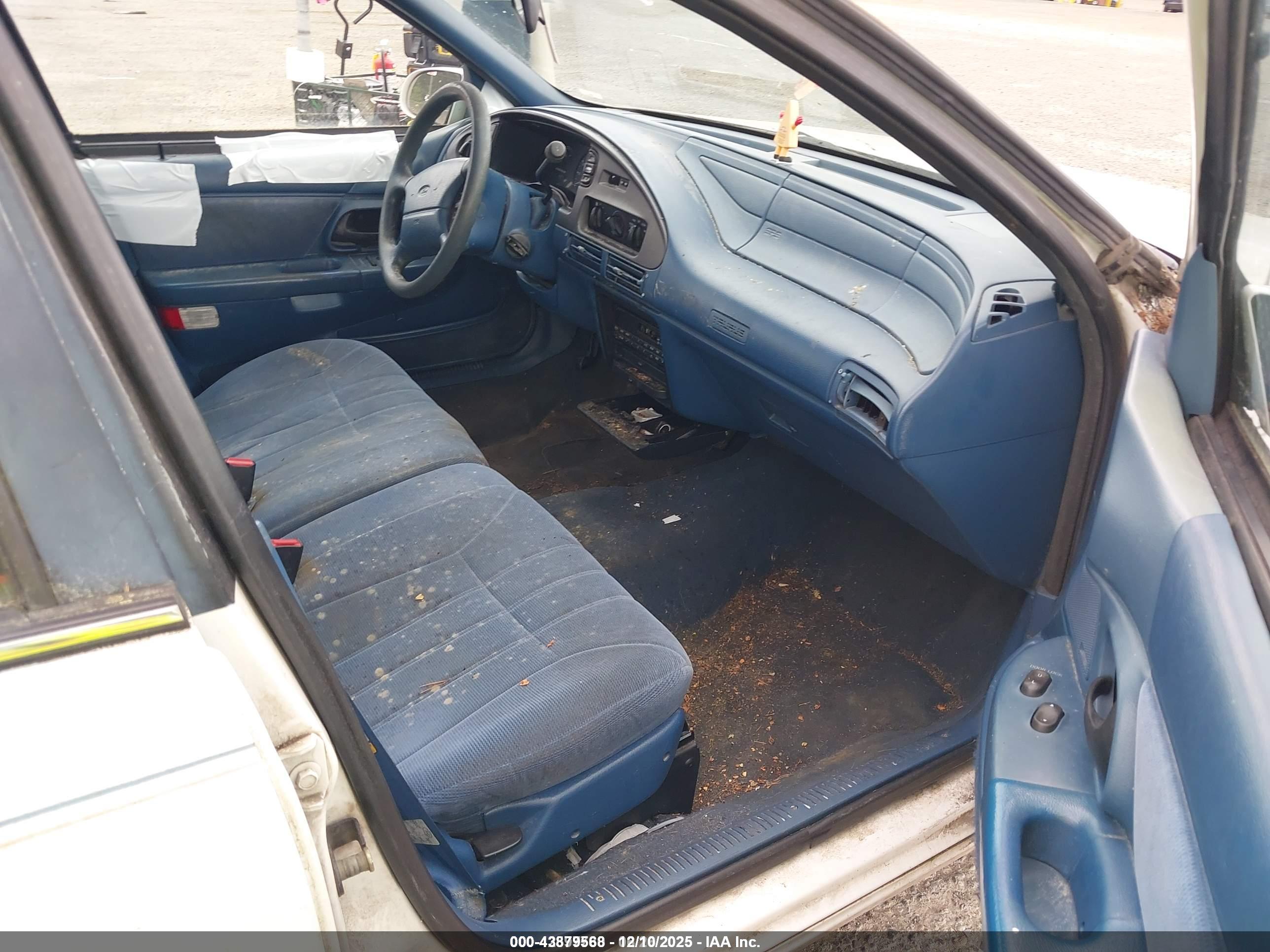 FORD TAURUS image 5