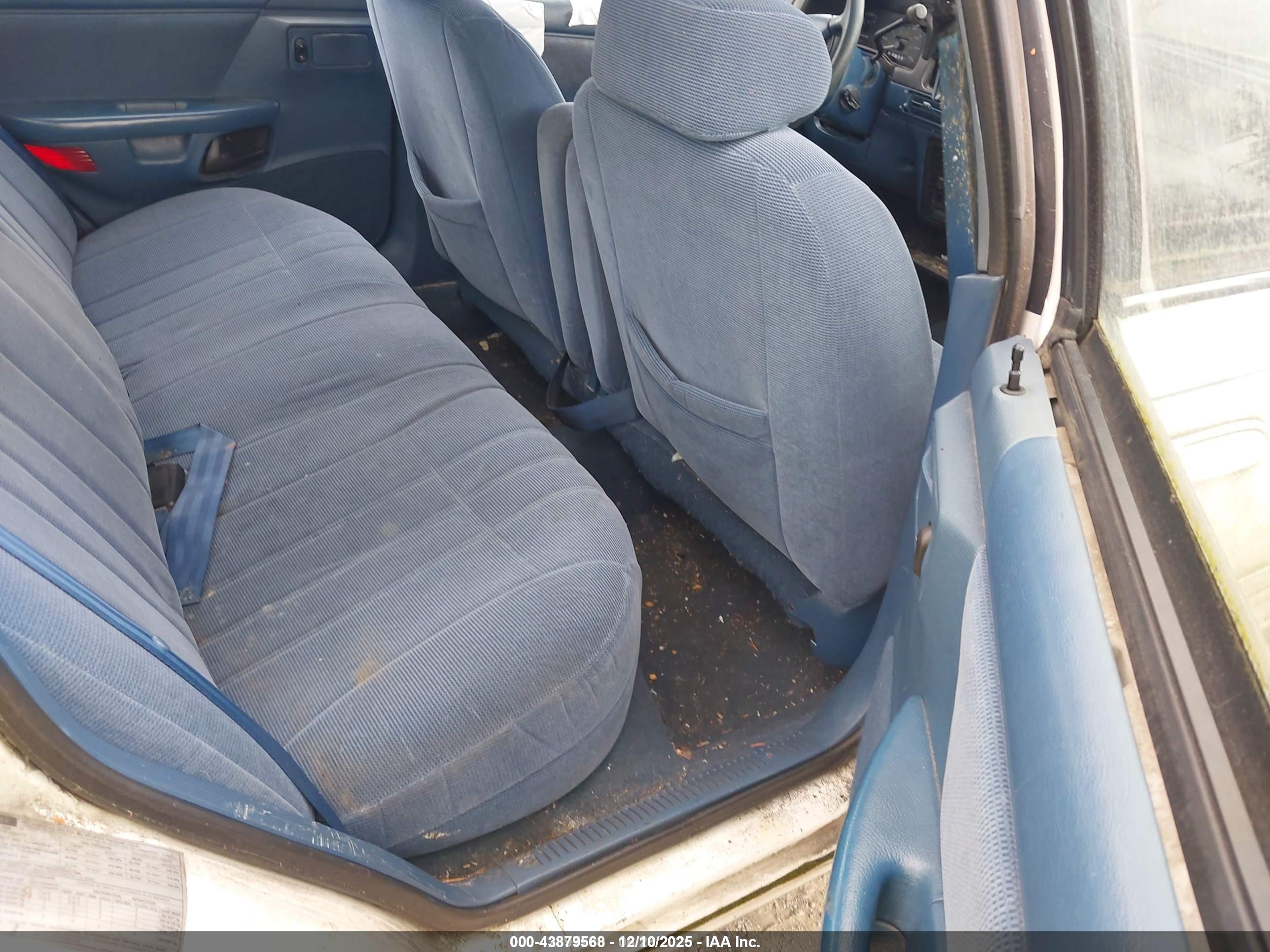 FORD TAURUS image 8