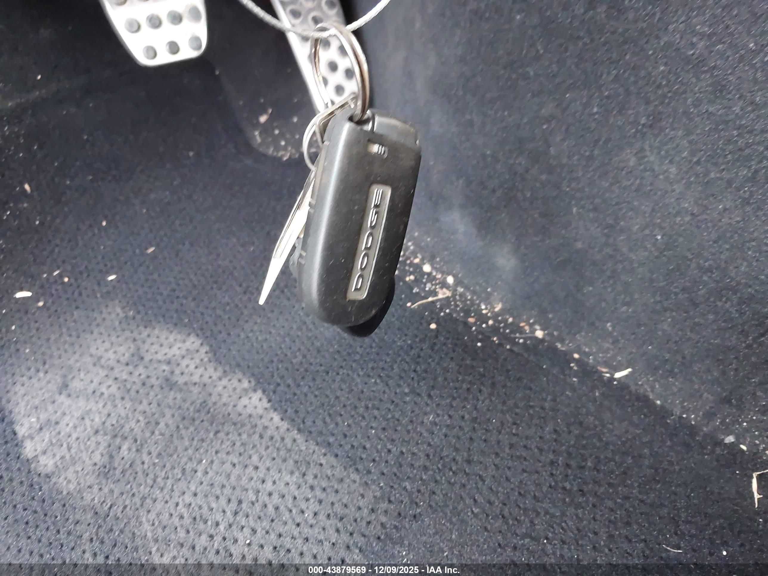 DODGE CHALLENGER image 11