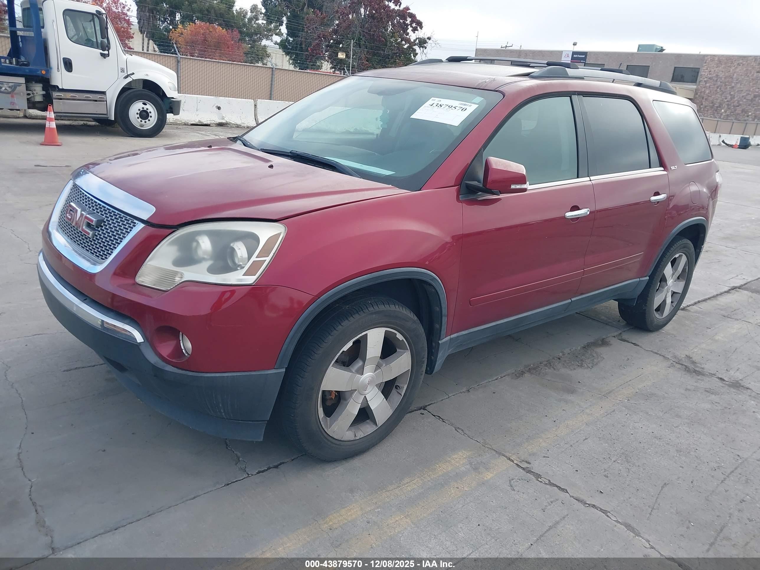 GMC ACADIA image 2