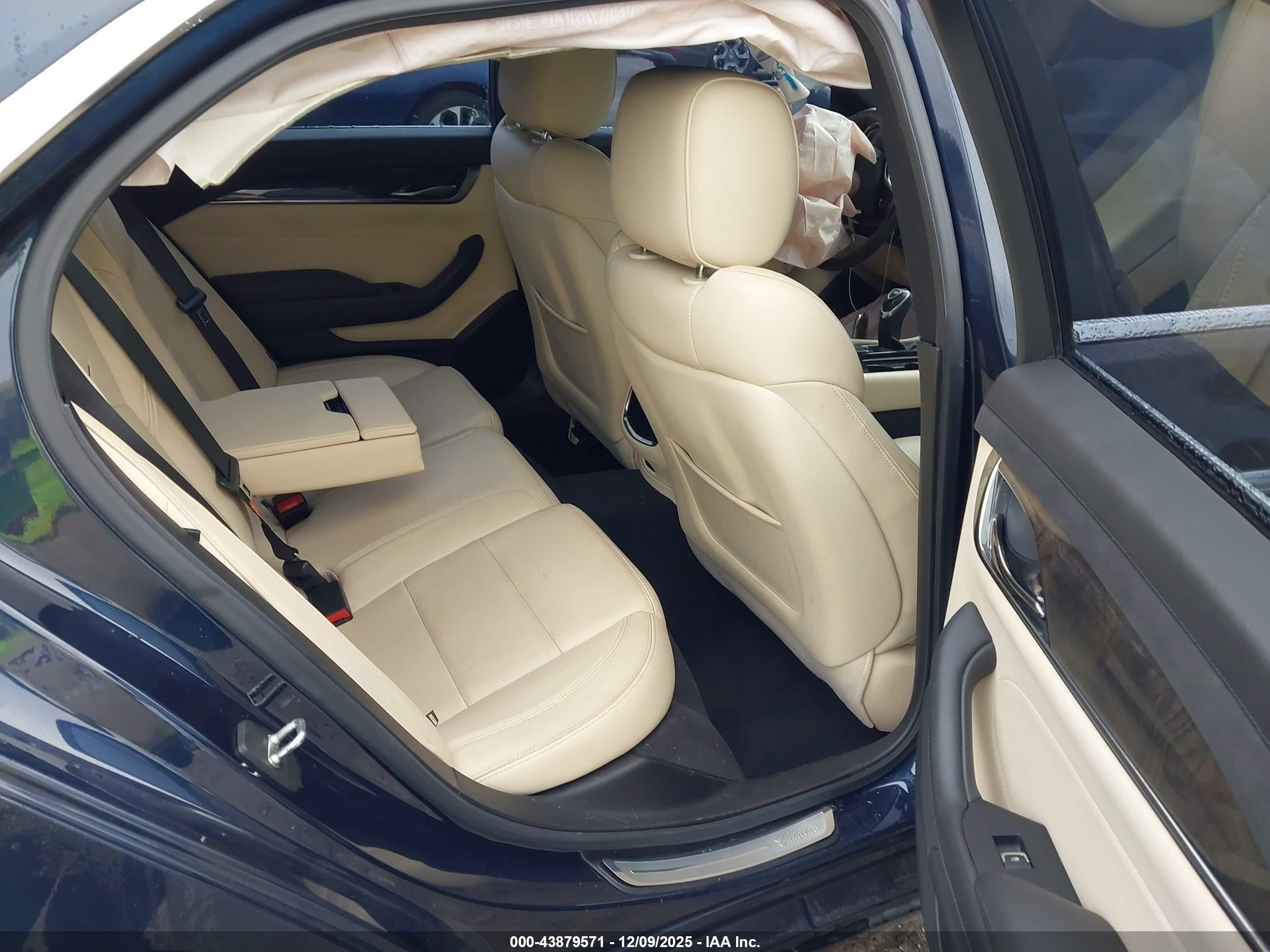 CADILLAC CTS image 8