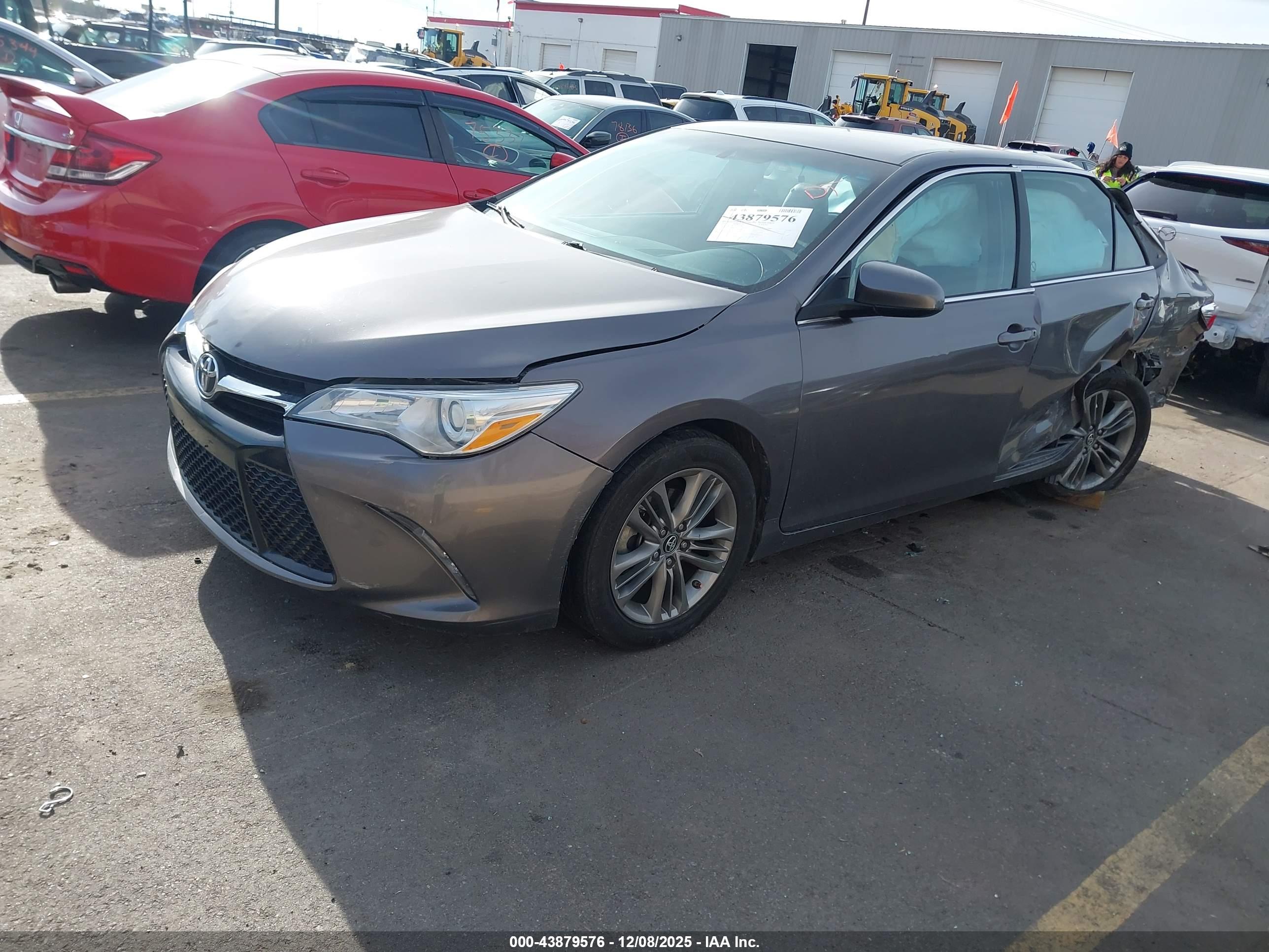 TOYOTA CAMRY image 2