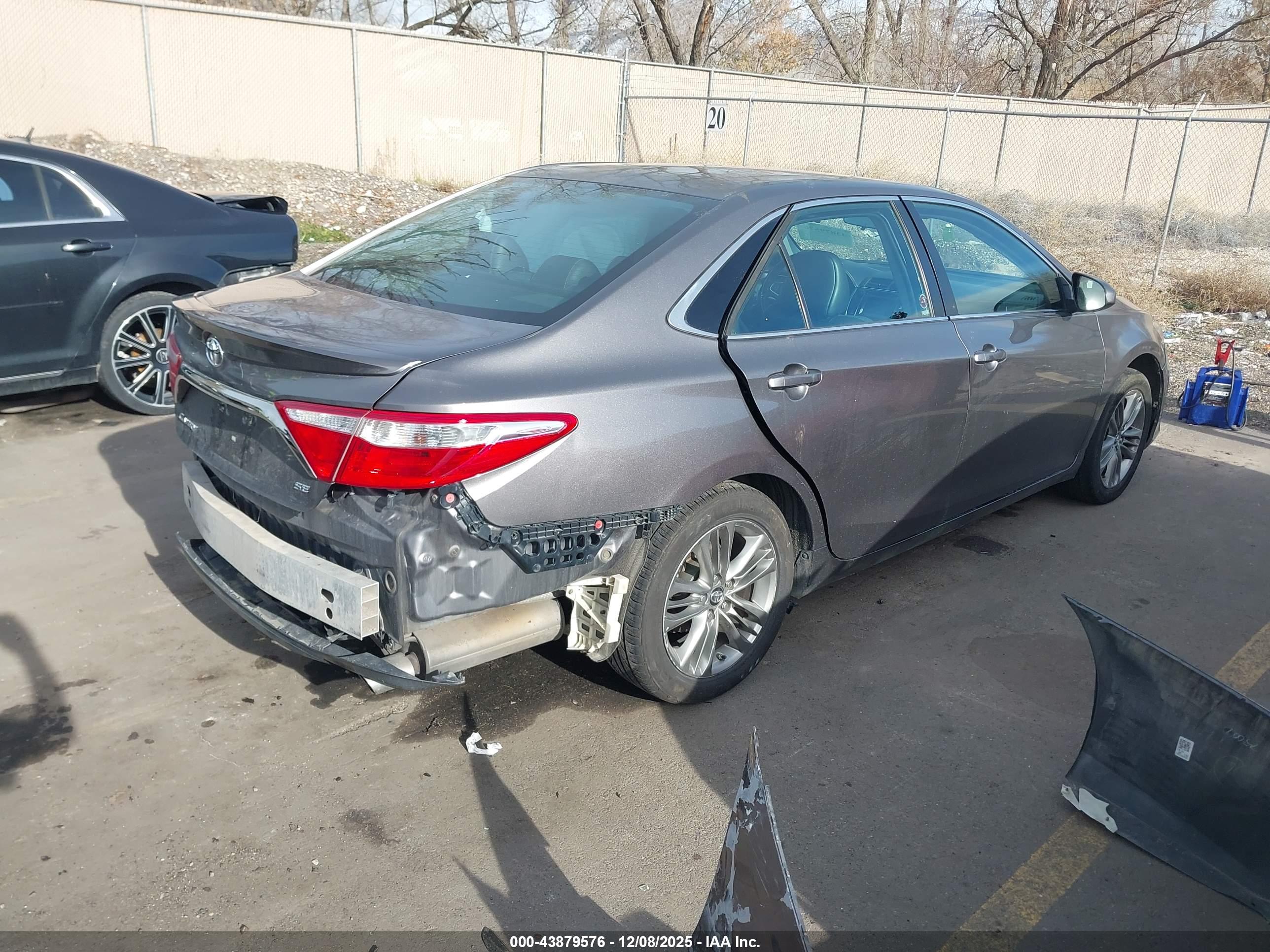 TOYOTA CAMRY image 4