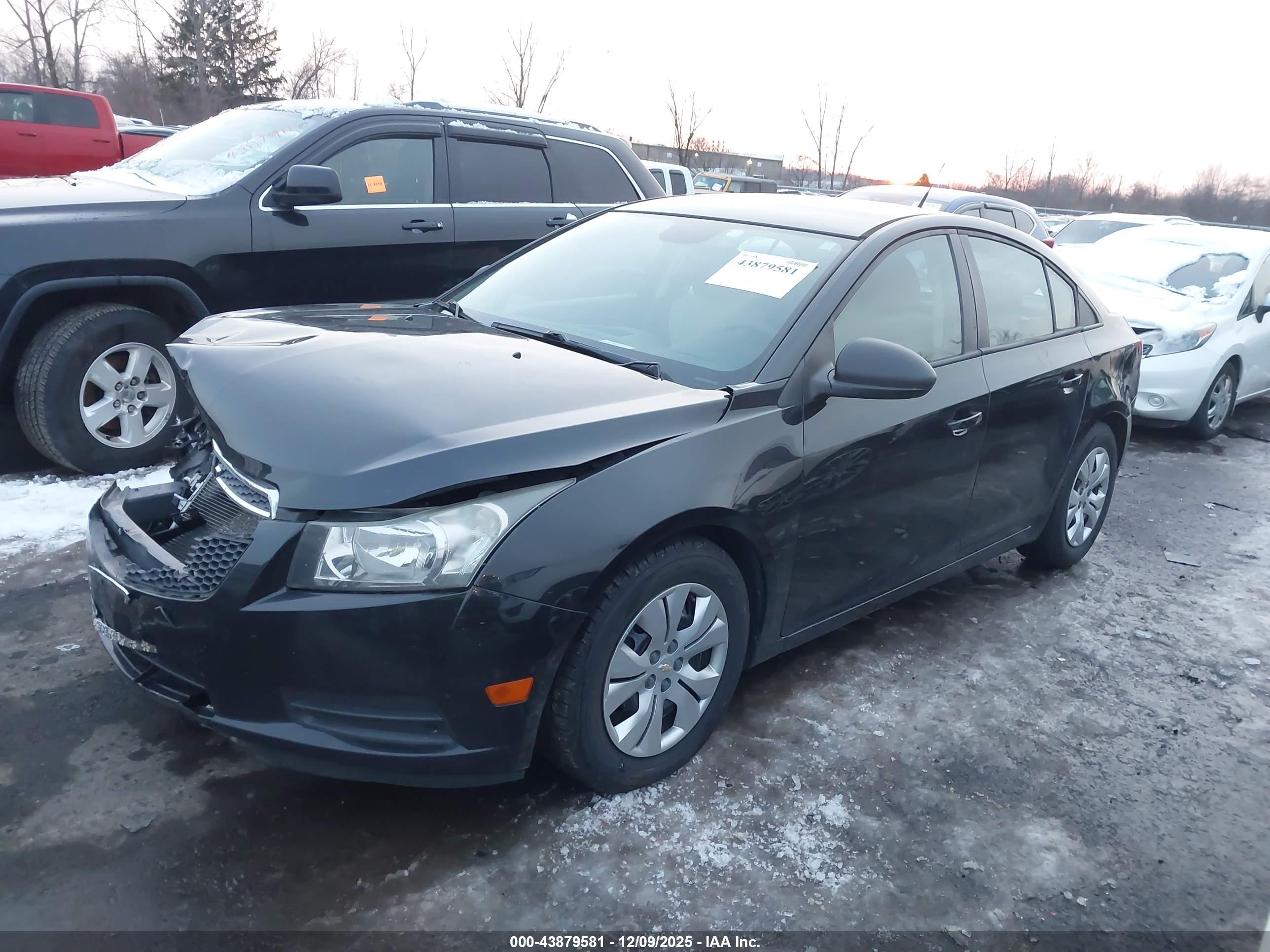 CHEVROLET CRUZE image 2