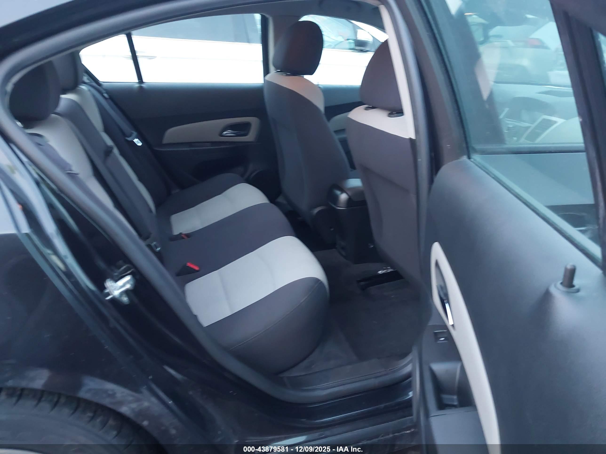 CHEVROLET CRUZE image 8