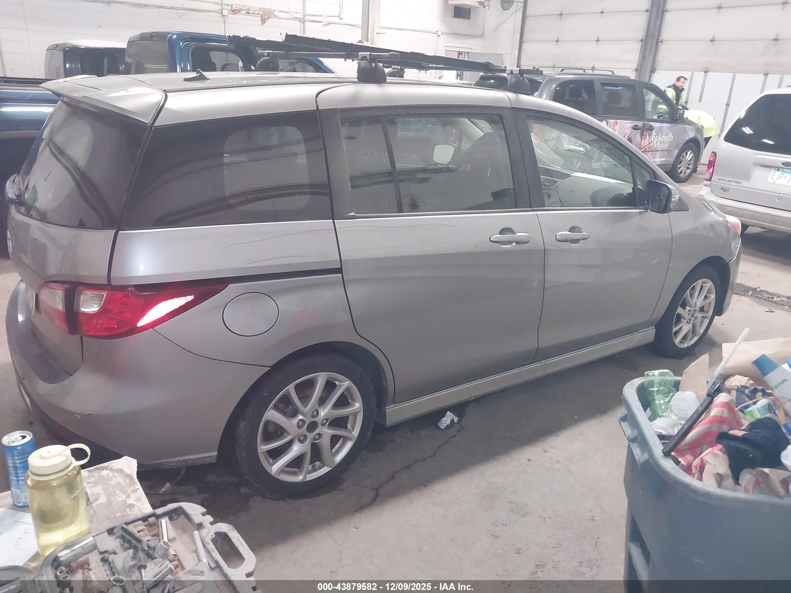 MAZDA MAZDA5 image 4