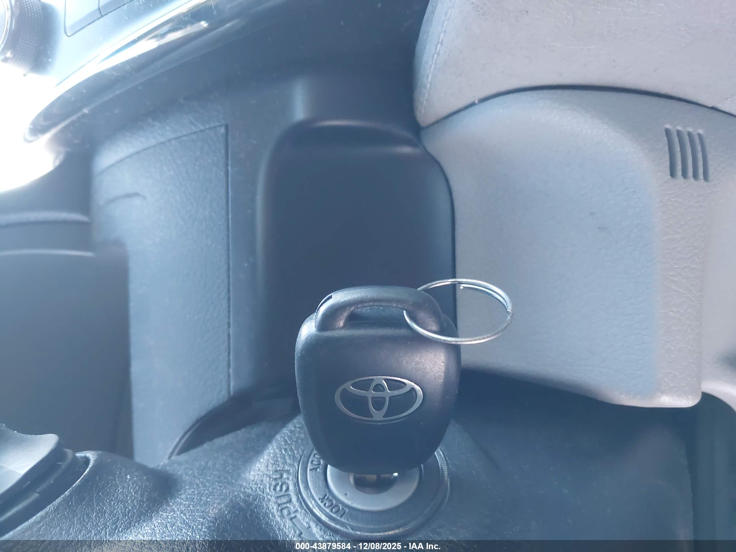 TOYOTA CAMRY image 11