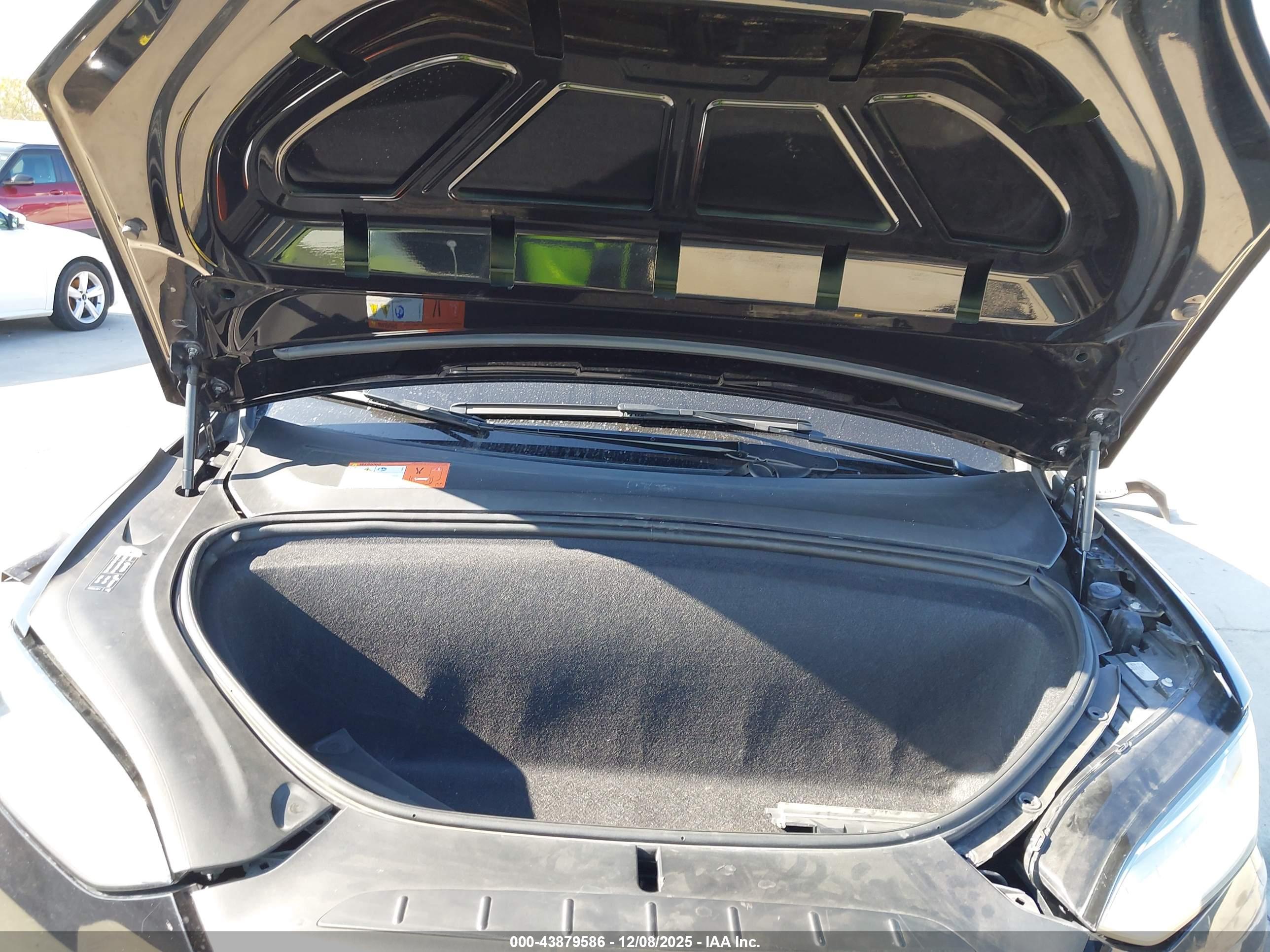 TESLA MODEL image 10