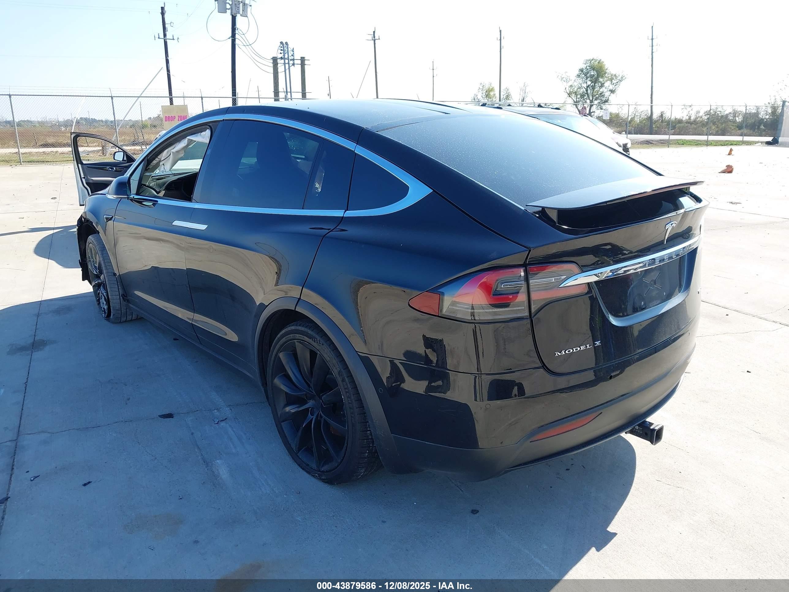 TESLA MODEL image 3