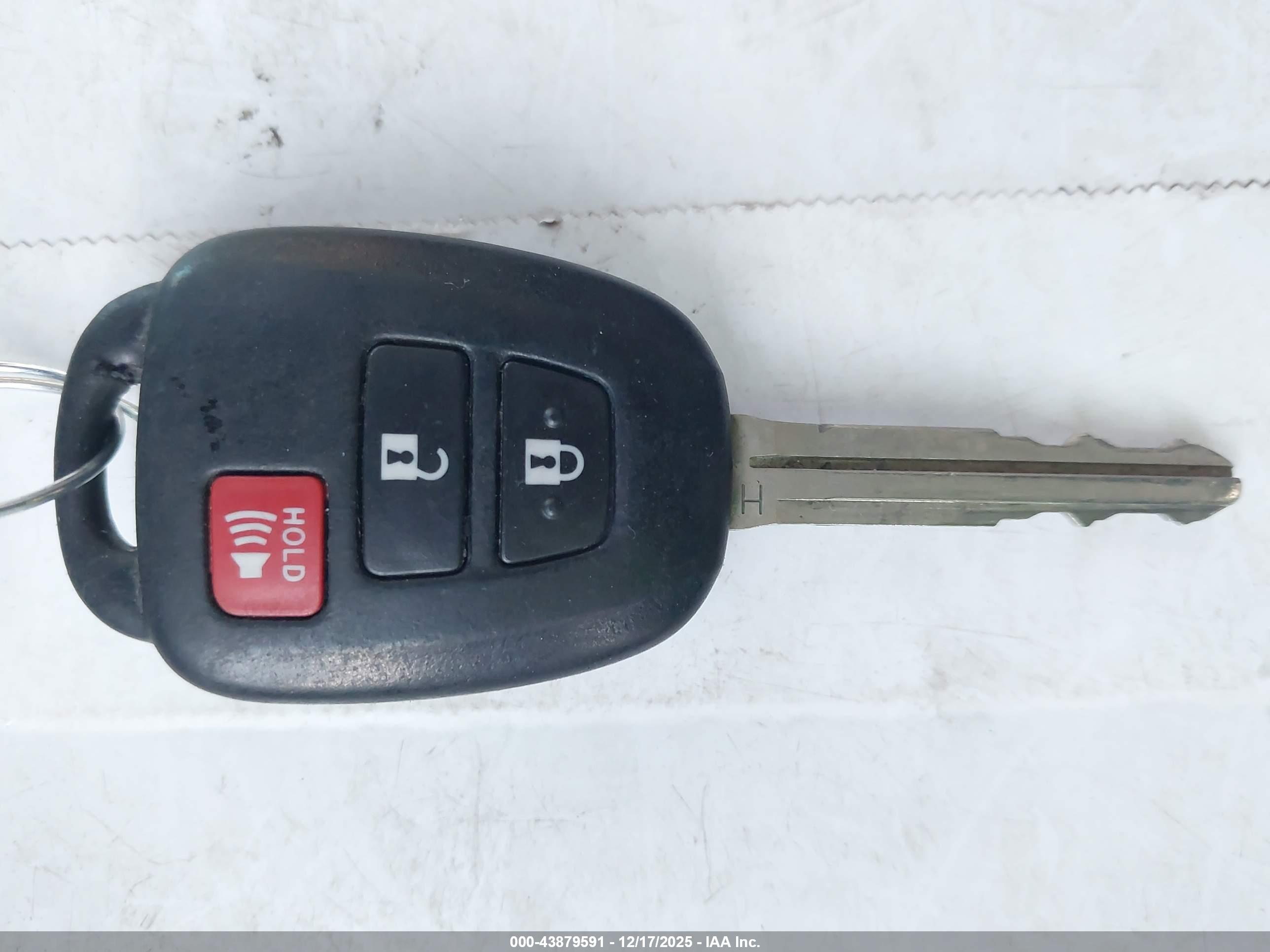 TOYOTA RAV4 image 11