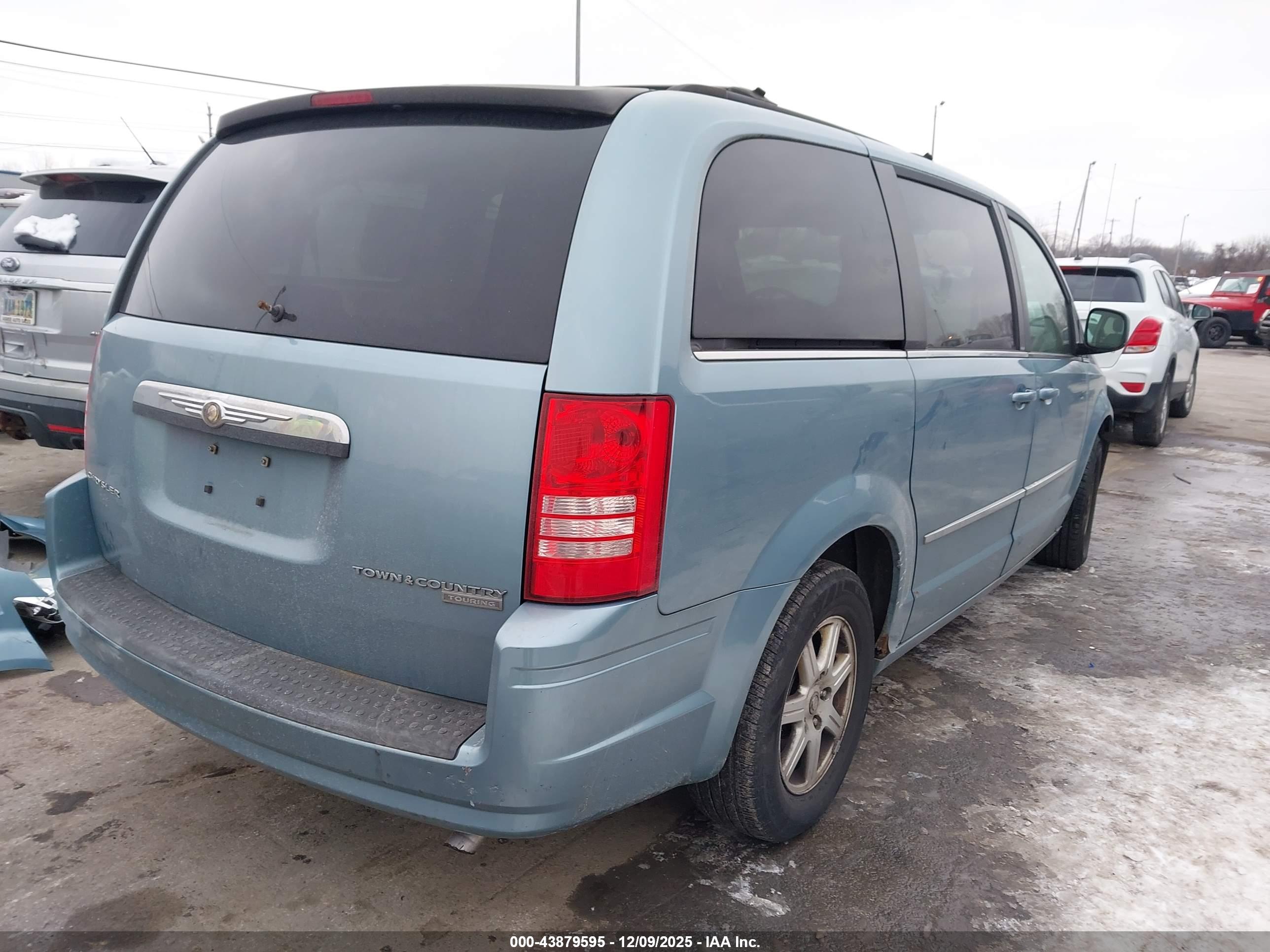 CHRYSLER TOWN image 4