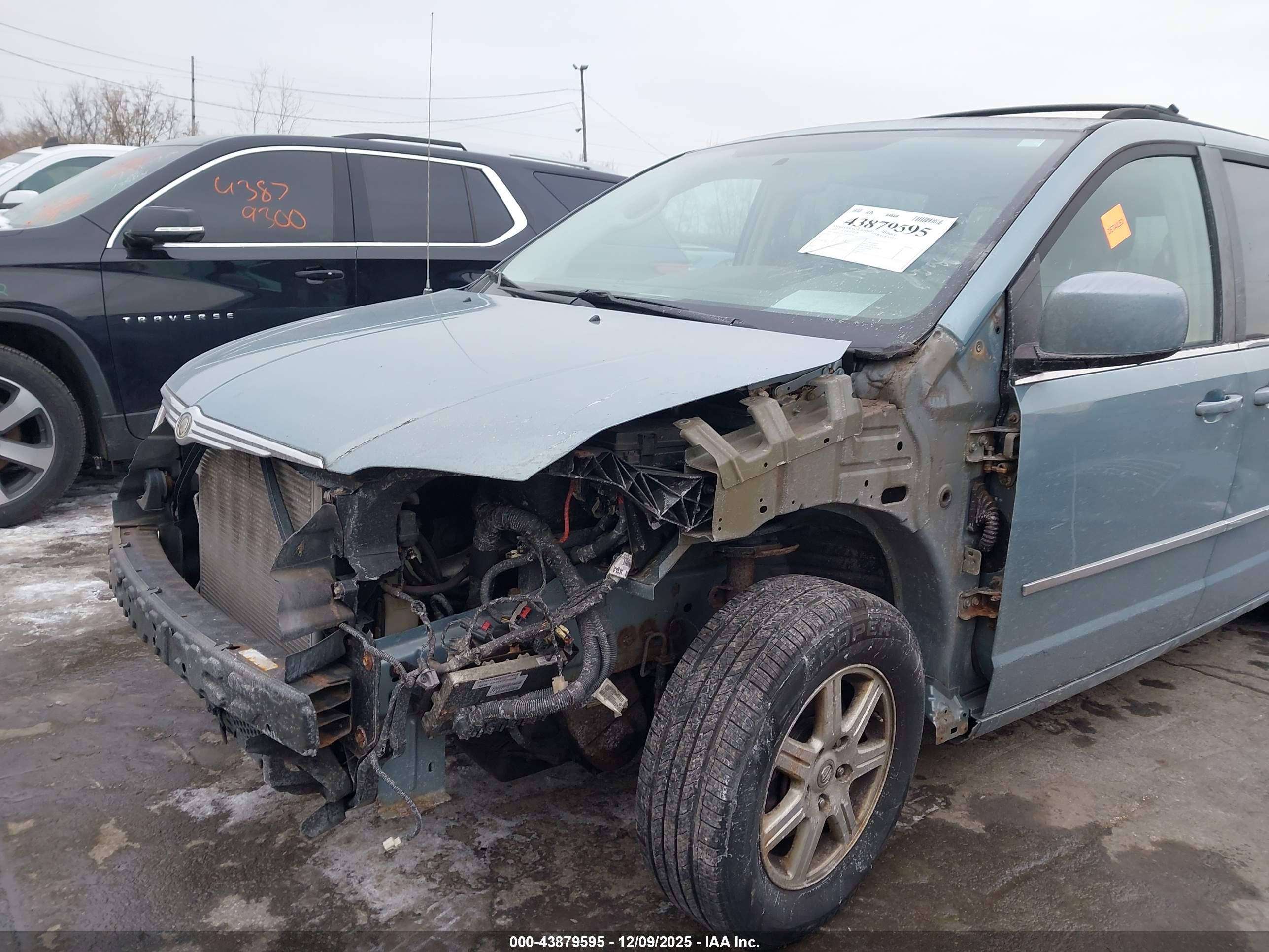 CHRYSLER TOWN image 6