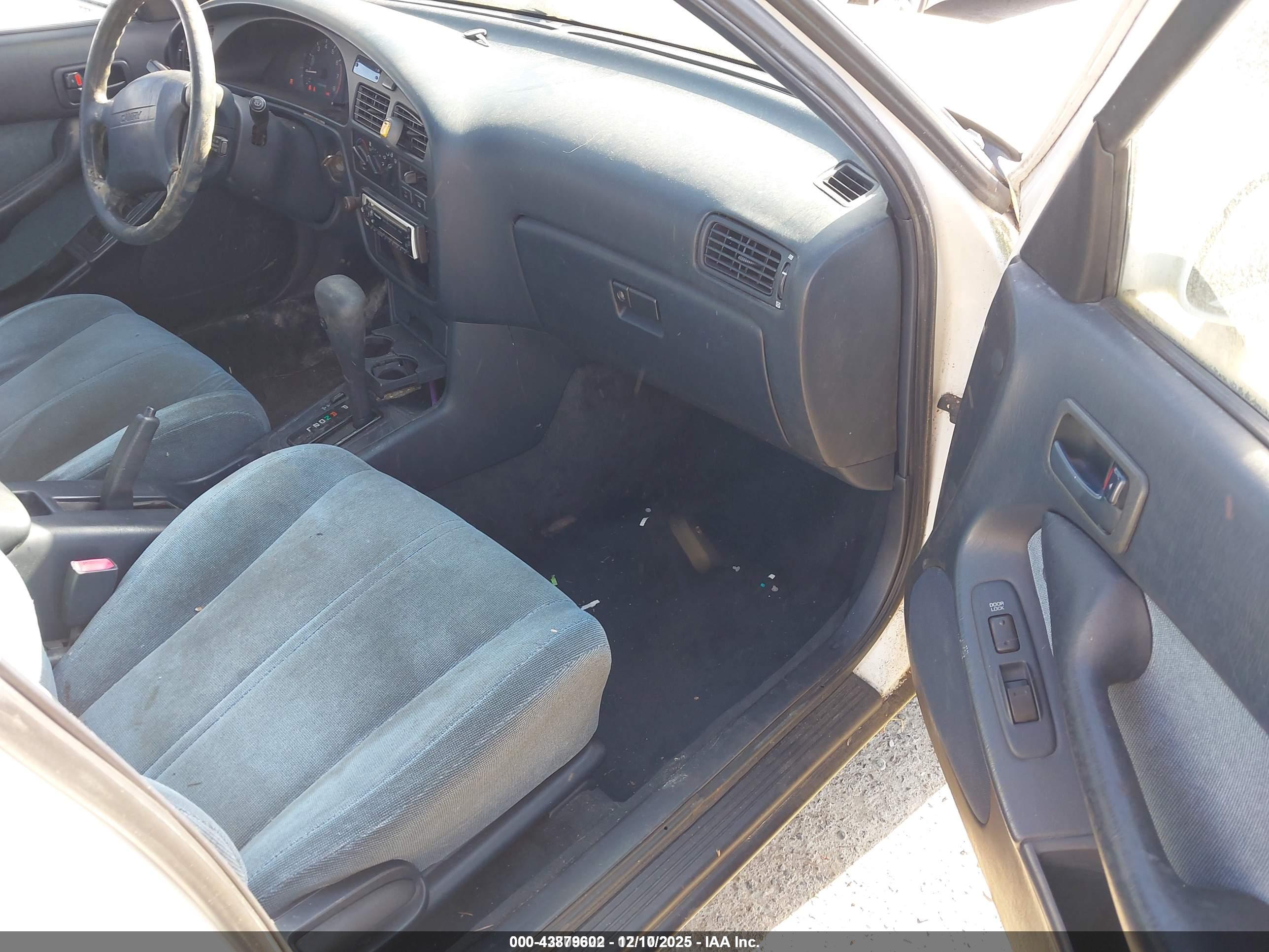 TOYOTA CAMRY image 5
