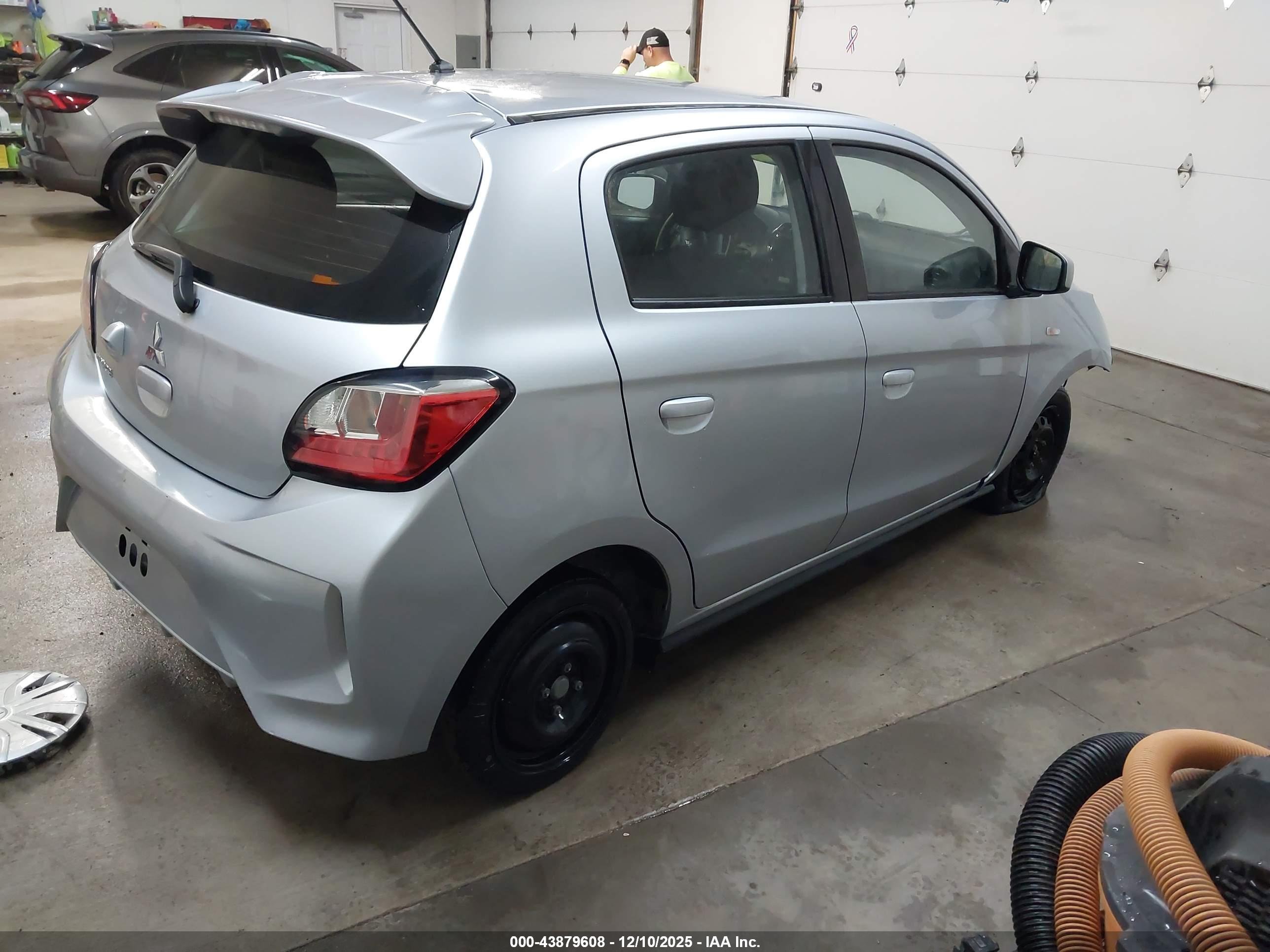 MITSUBISHI MIRAGE image 4