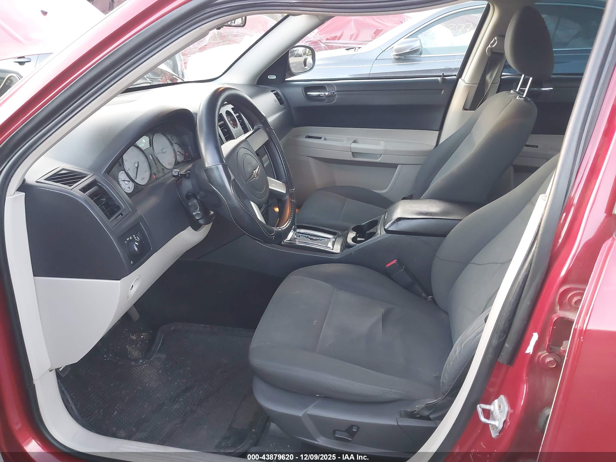 CHRYSLER 300 image 5