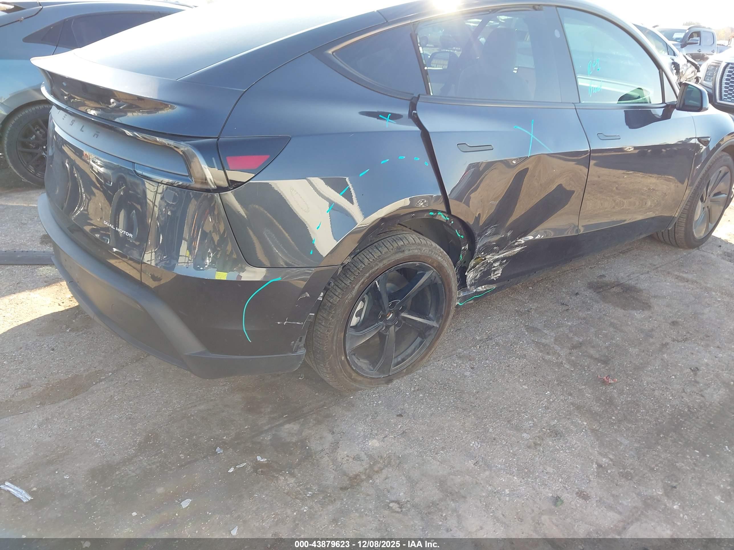 TESLA MODEL image 4