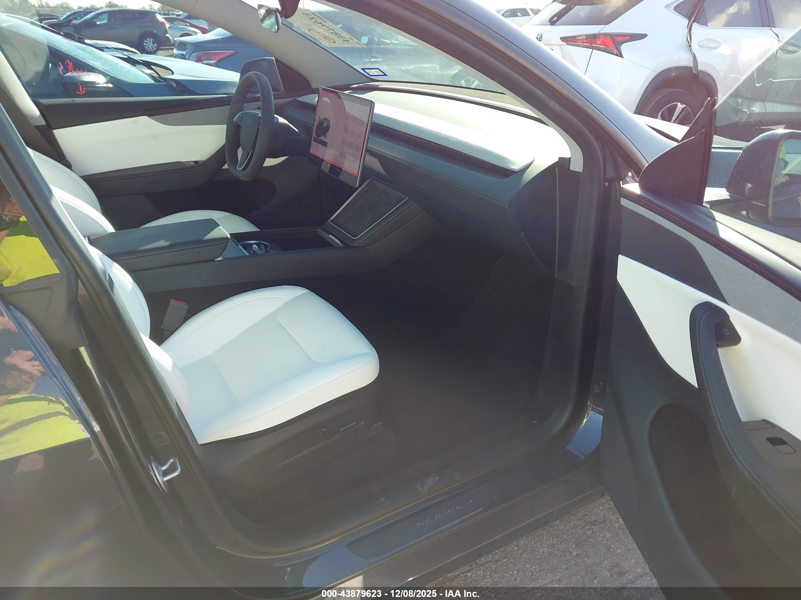 TESLA MODEL image 5
