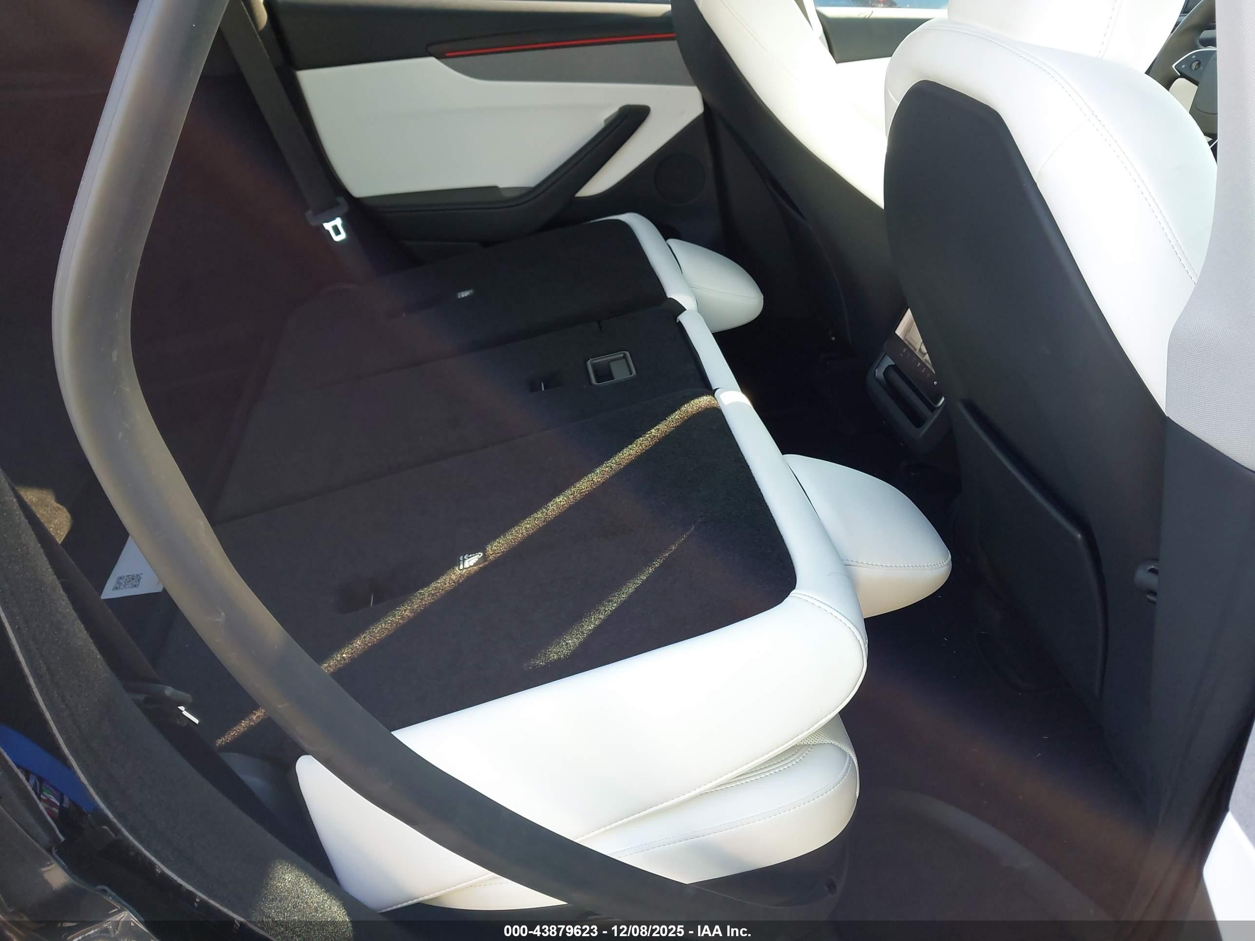 TESLA MODEL image 8